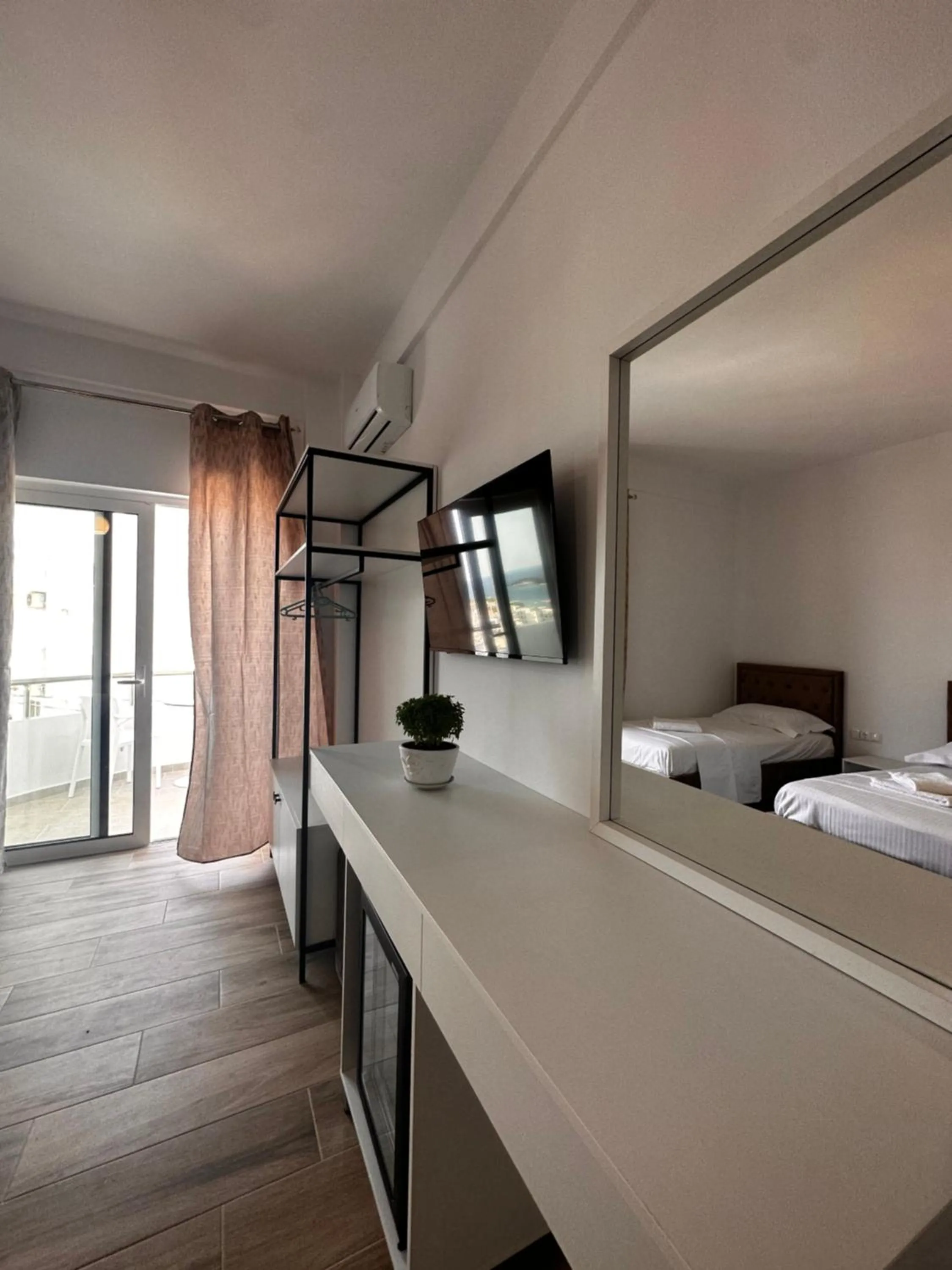 TV and multimedia, Bed in Hotel Belle Vue