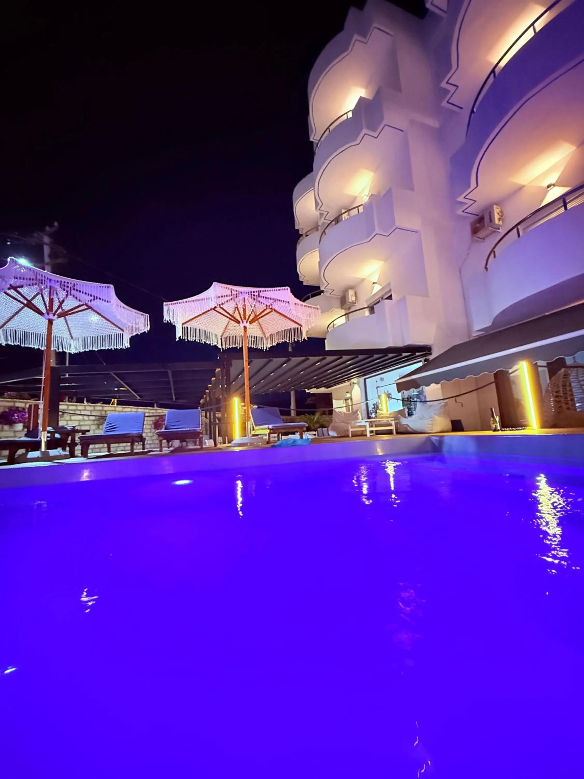 Swimming pool in Hotel Belle Vue