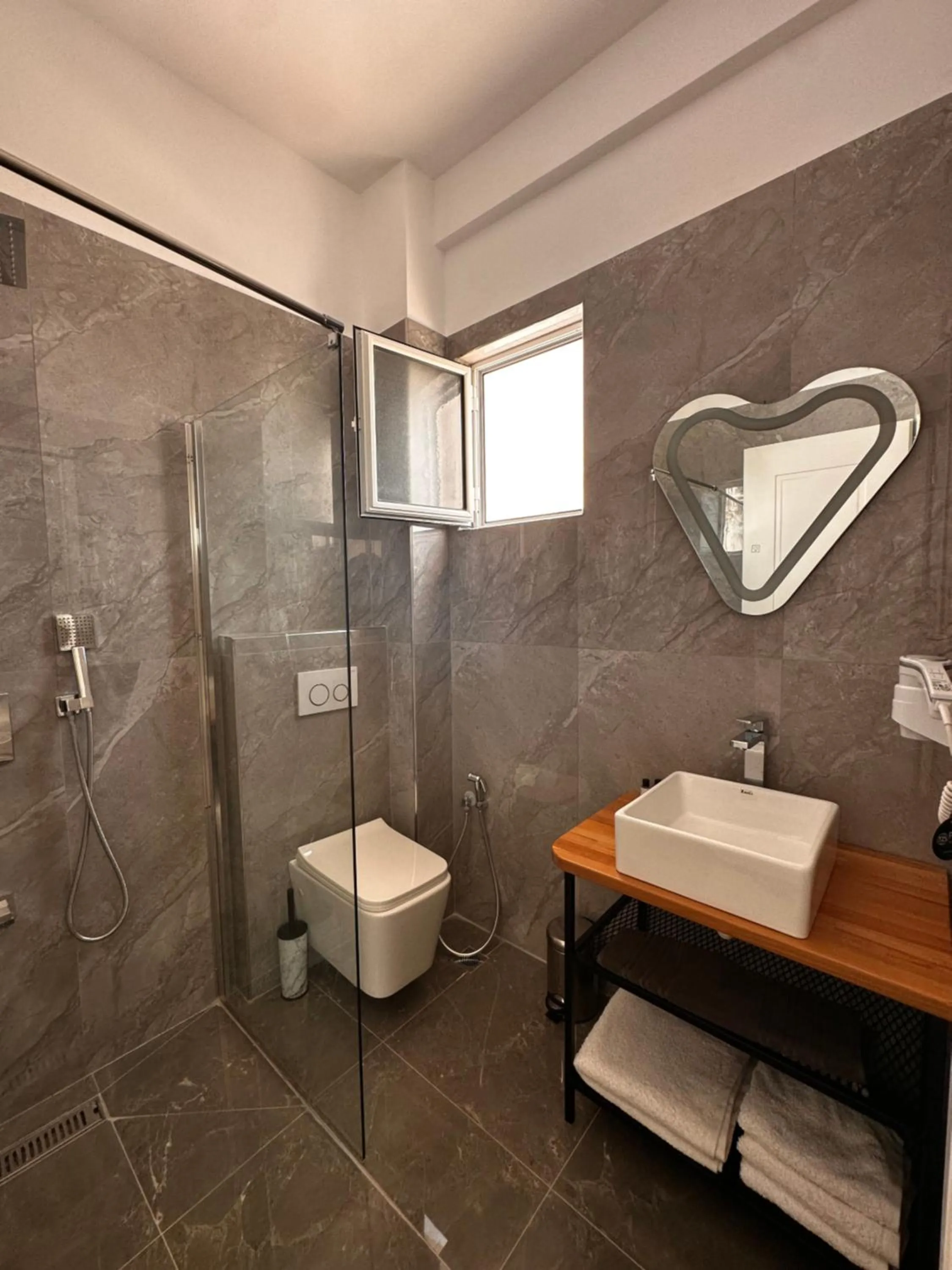 Shower in Hotel Belle Vue