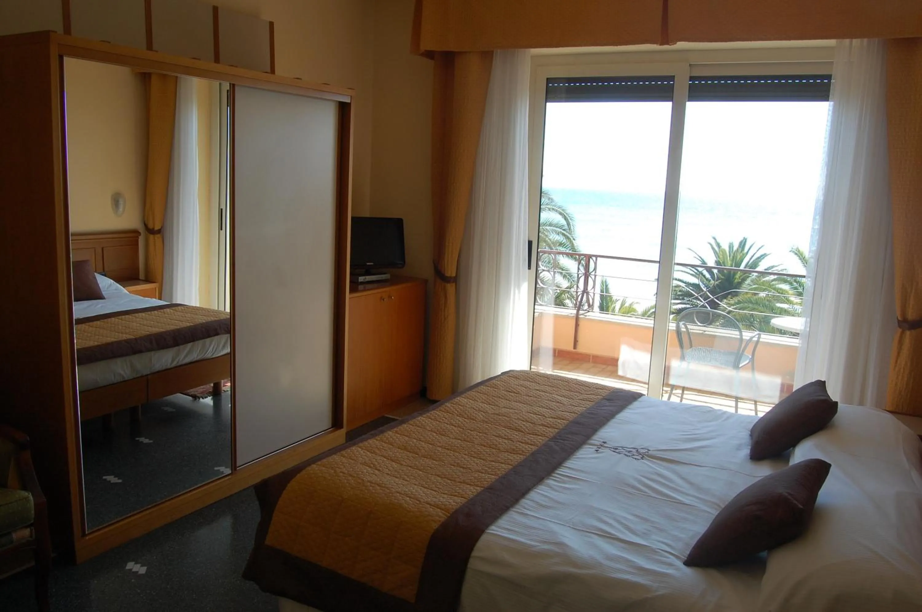Bed in Grand Hotel Moroni