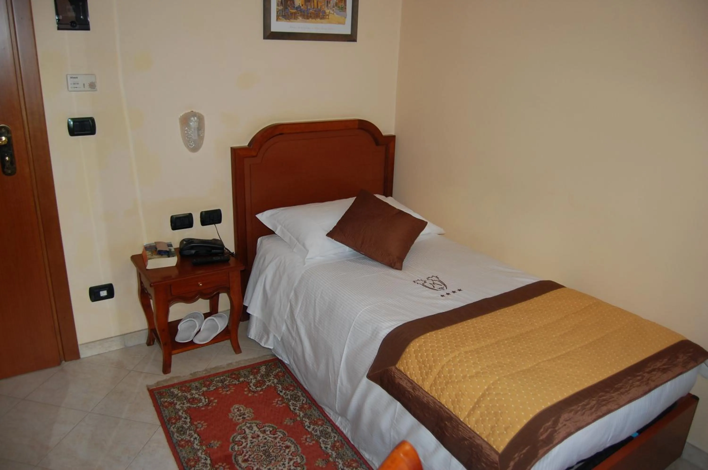 Bedroom, Bed in Grand Hotel Moroni