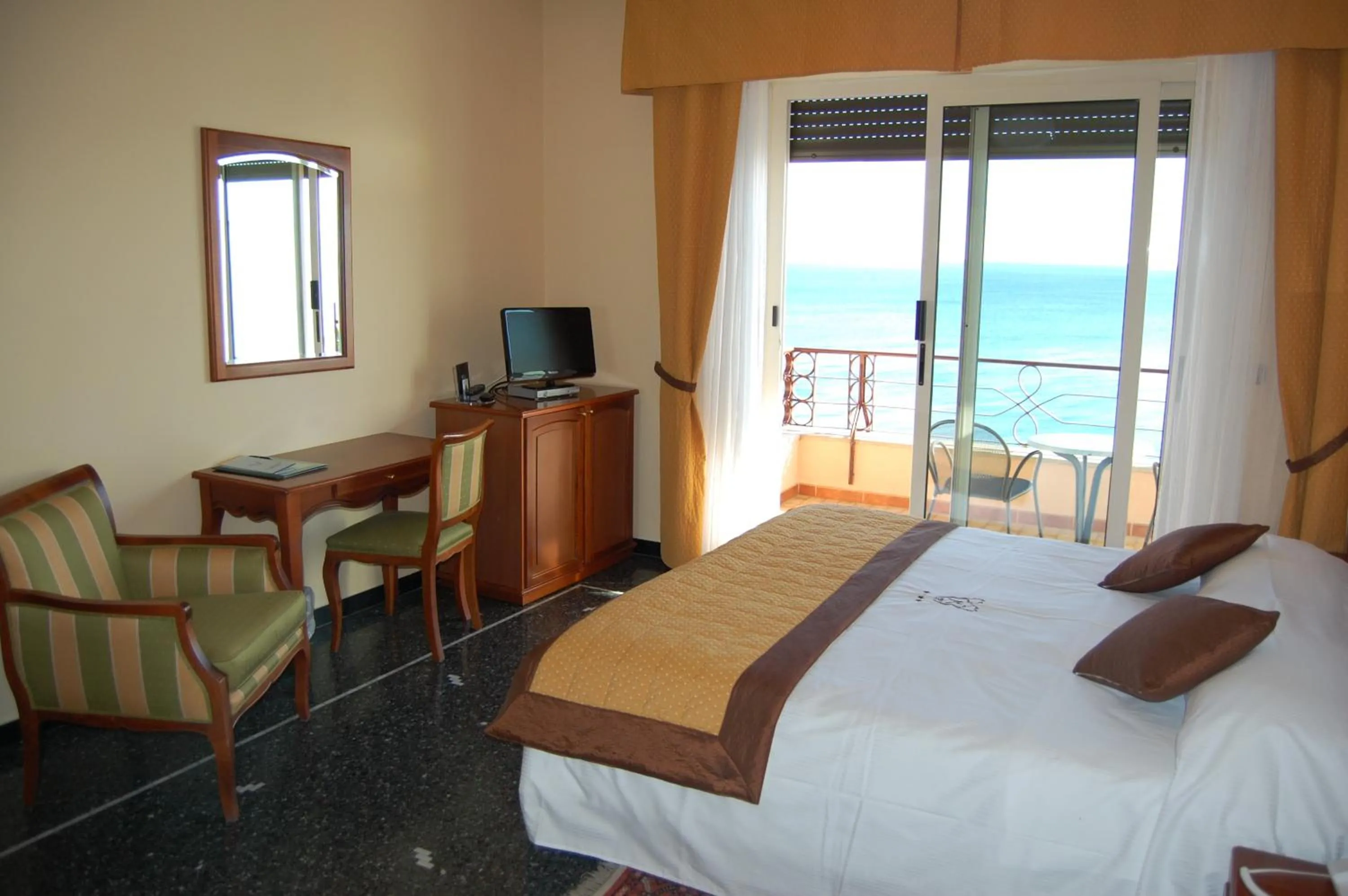 Bed in Grand Hotel Moroni
