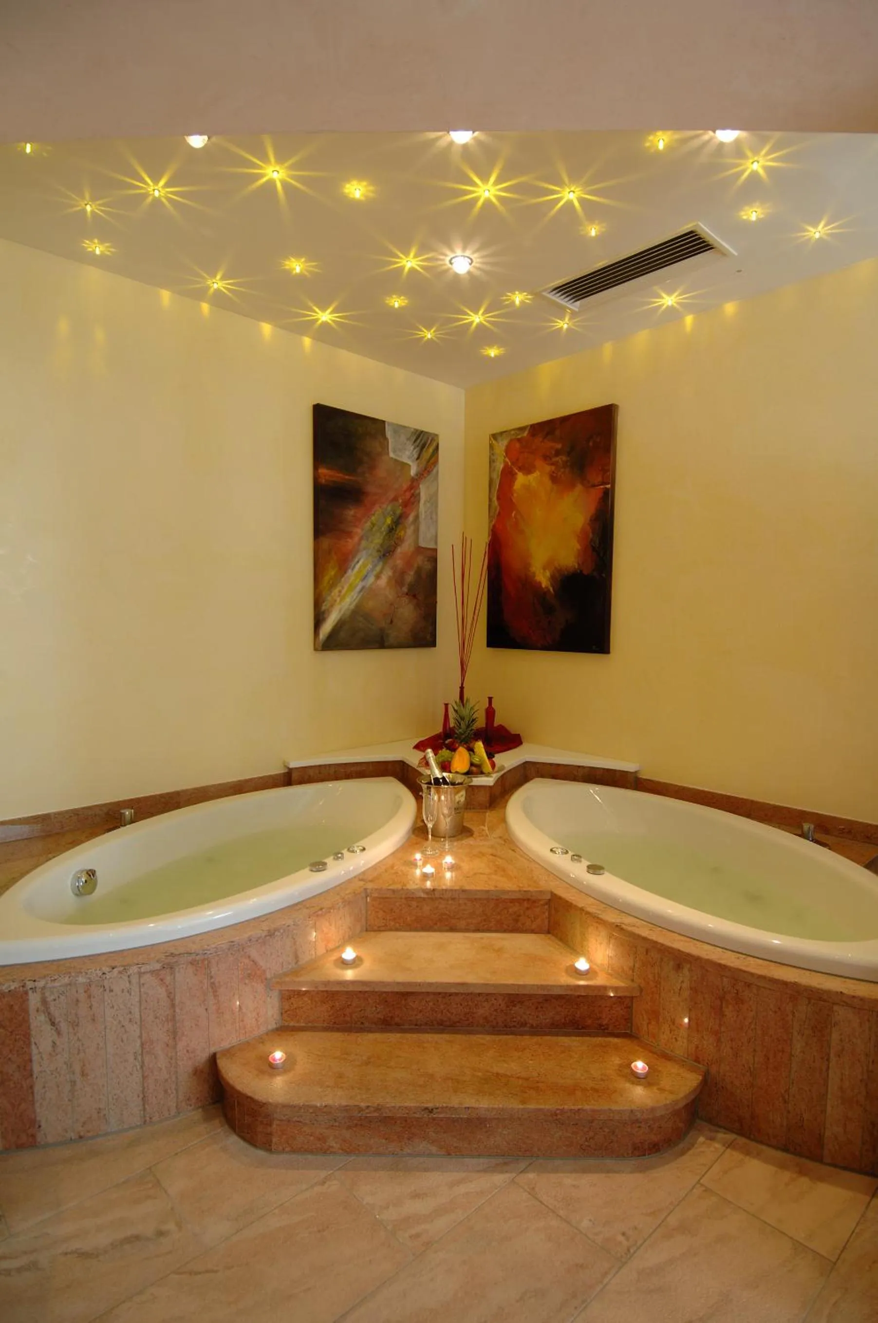 Hot Tub in Hotel Edelweiss