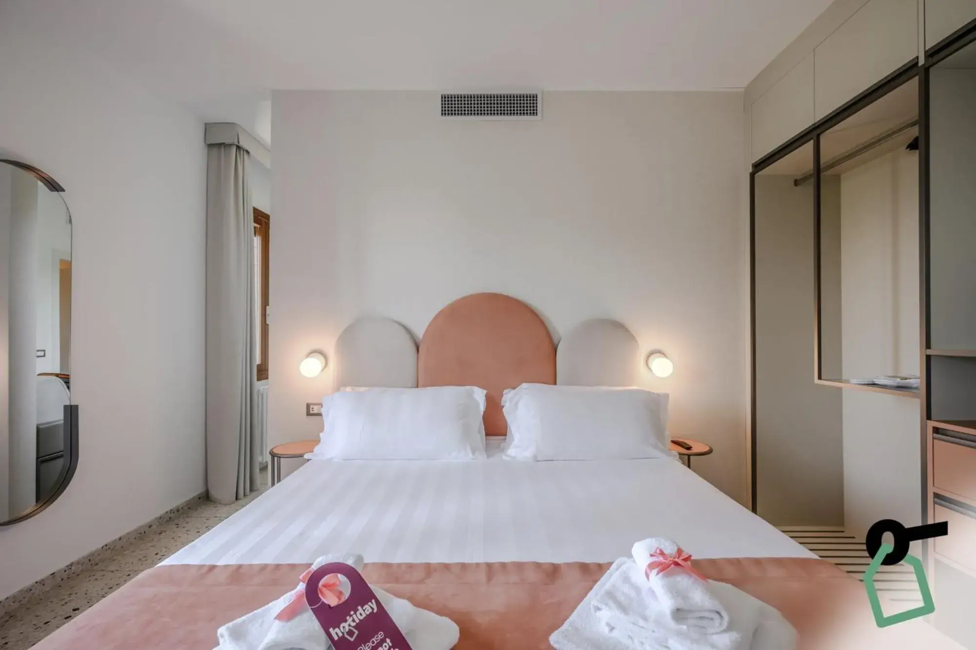 Bedroom, Bed in Hotiday Venezia Cape Bedroom, Bed in Hotiday Venezia Cape