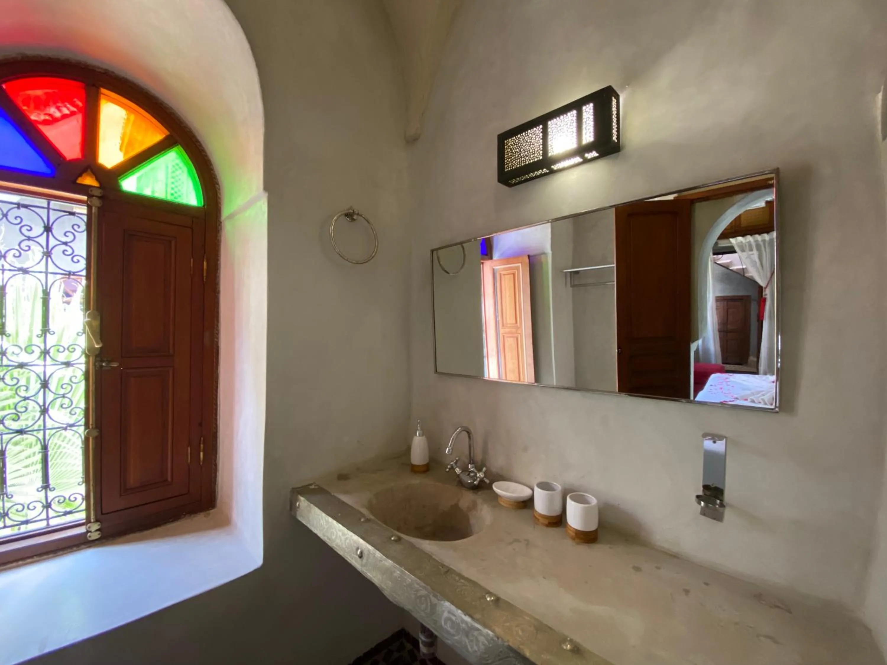 Bathroom in Riad Bab Yacout & SPA