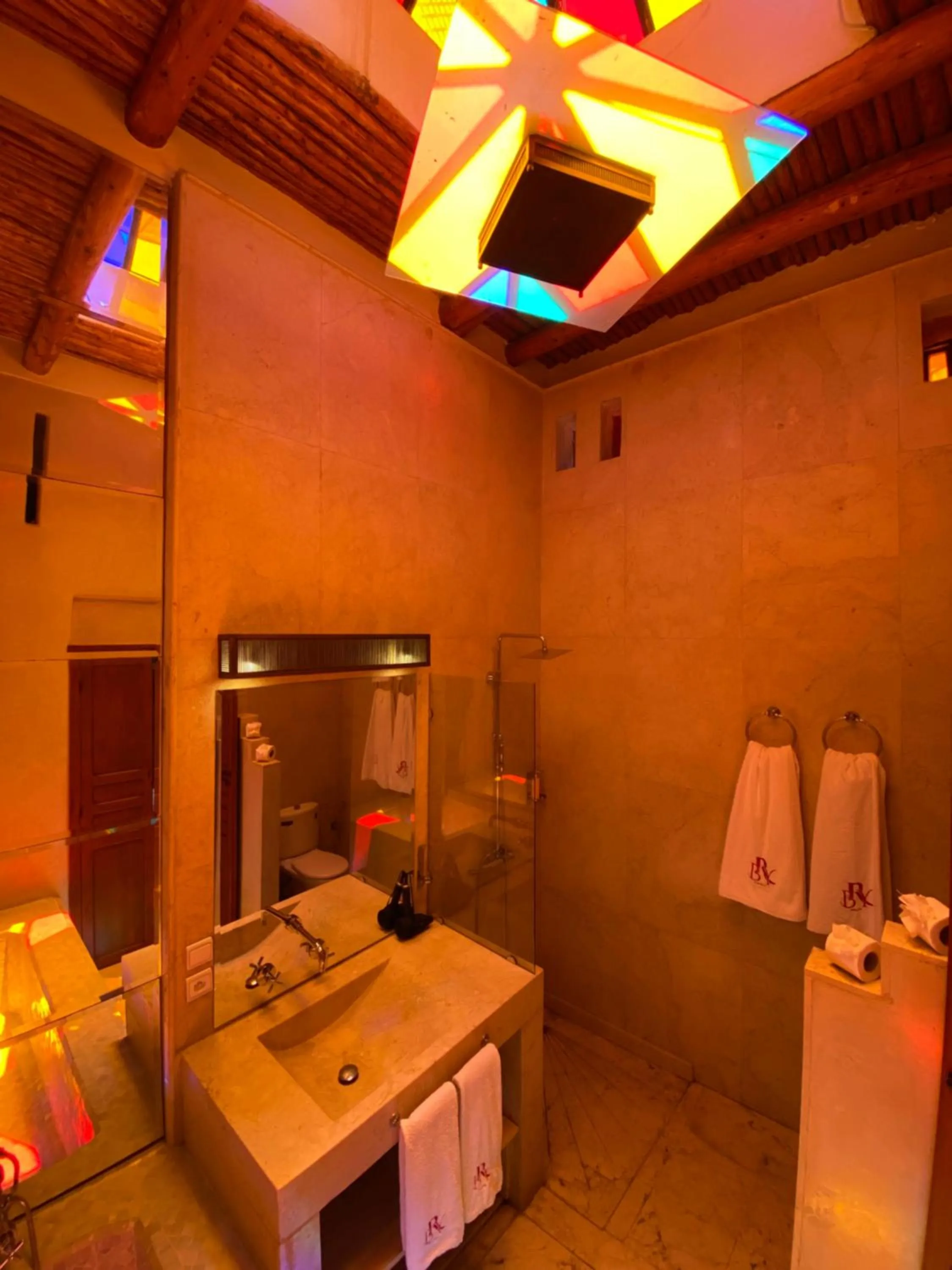 Shower in Riad Bab Yacout & SPA
