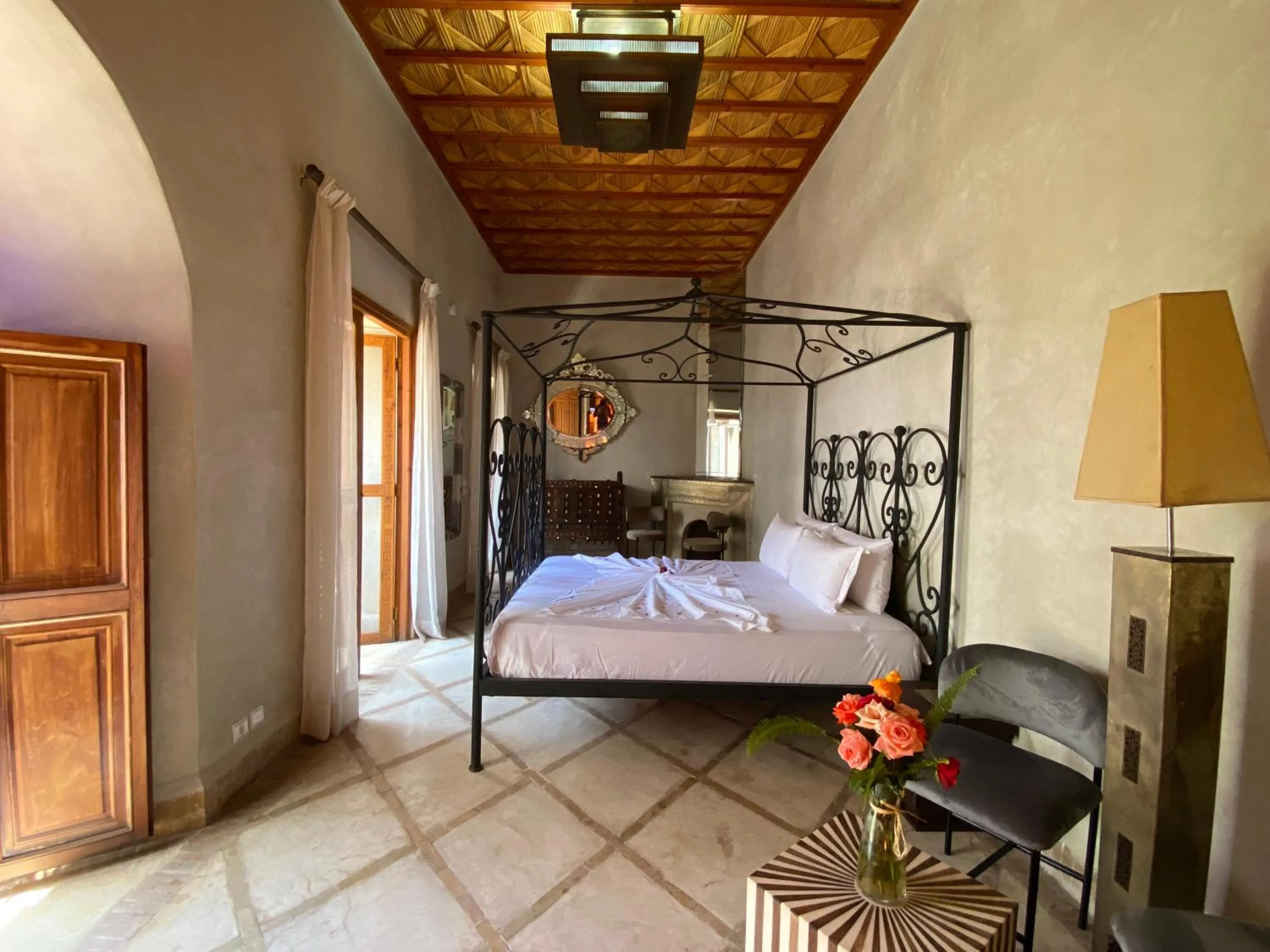 Bed in Riad Bab Yacout & SPA
