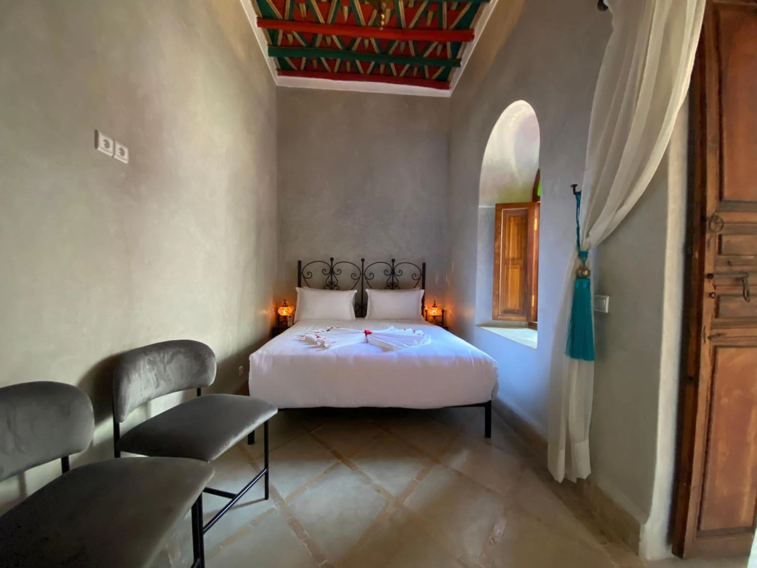 Bed in Riad Bab Yacout & SPA