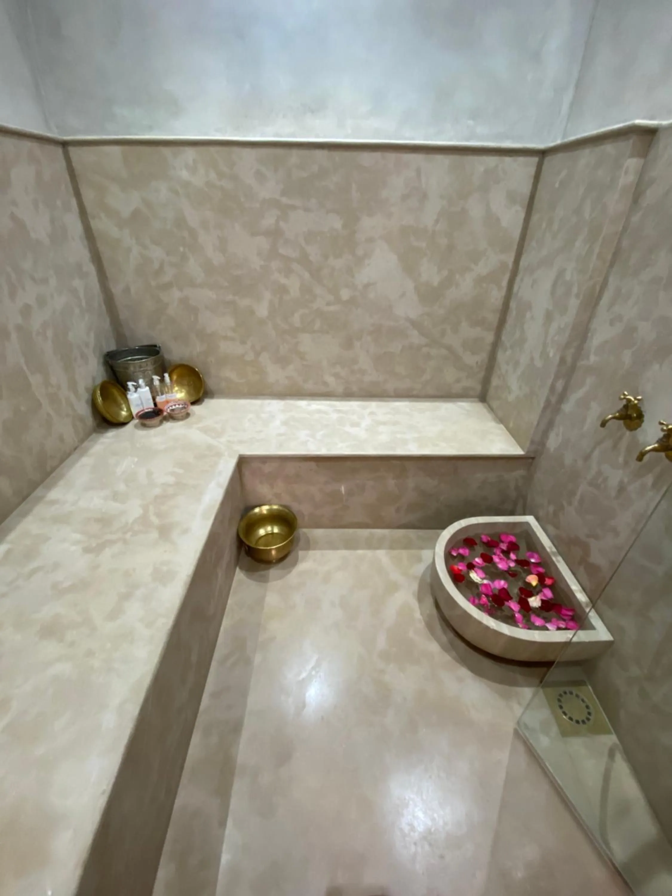 Steam room in Riad Bab Yacout & SPA