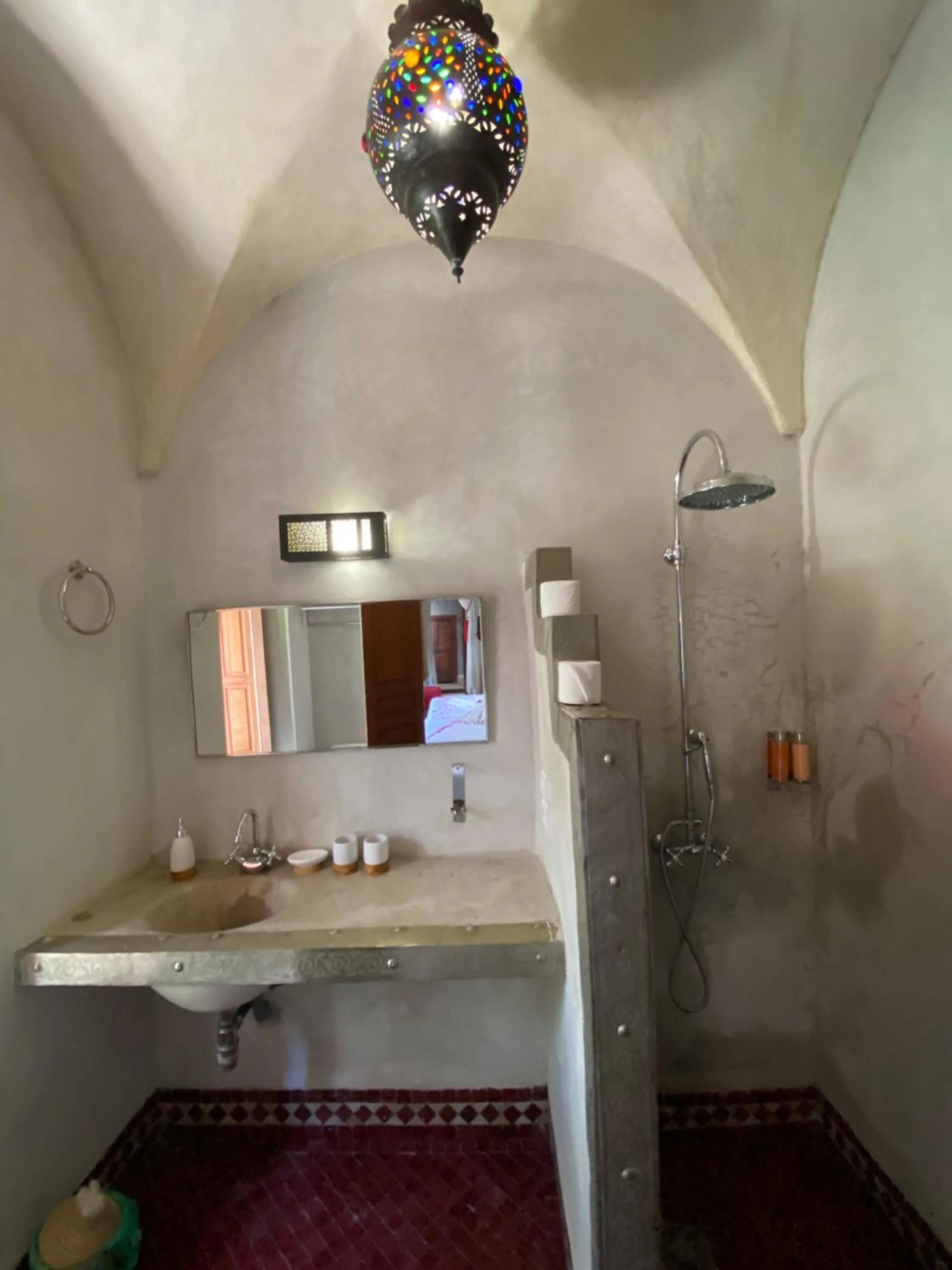 Shower in Riad Bab Yacout & SPA