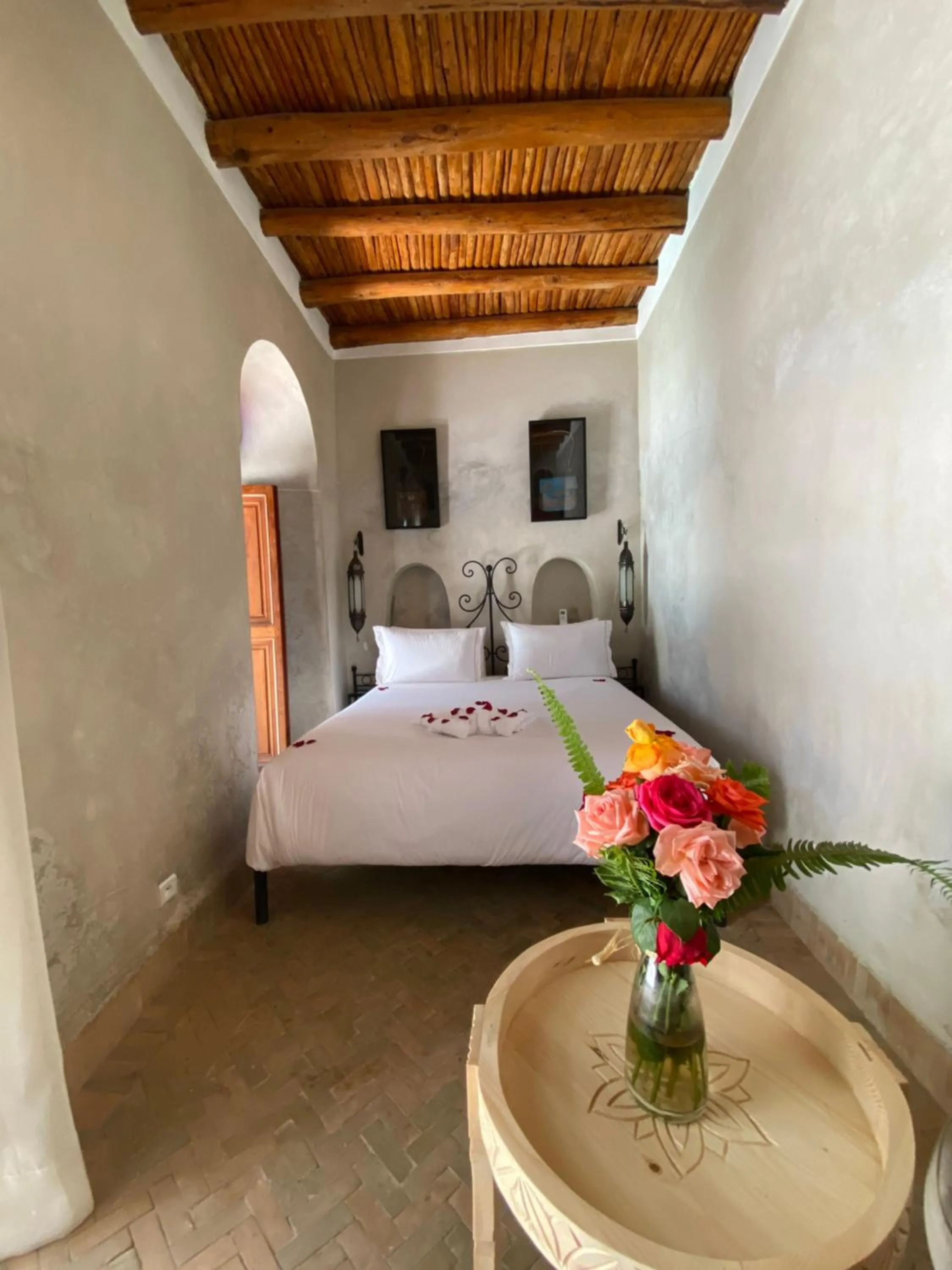 Bed in Riad Bab Yacout & SPA