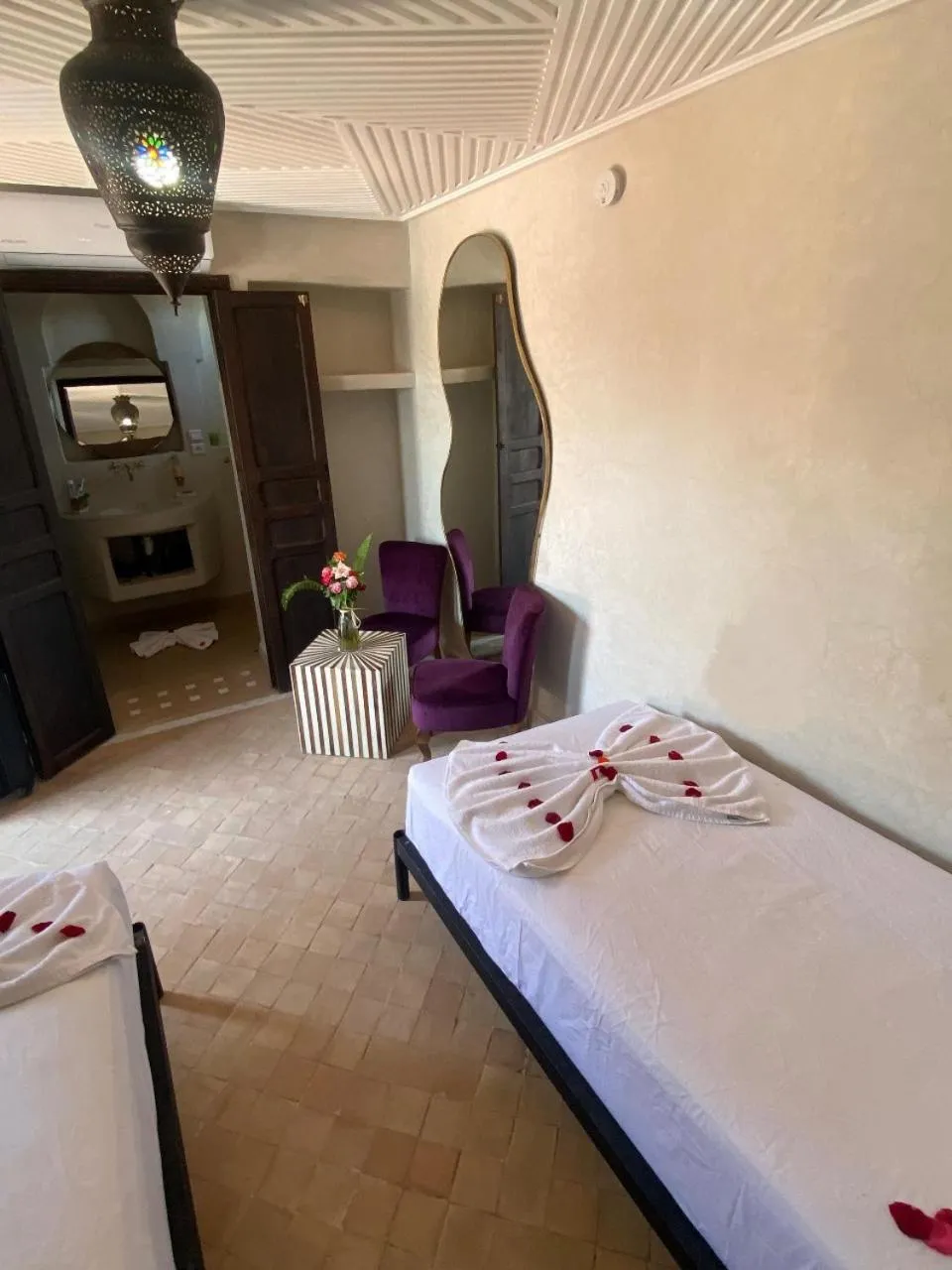 Photo of the whole room, Bed in Riad Bab Yacout & SPA