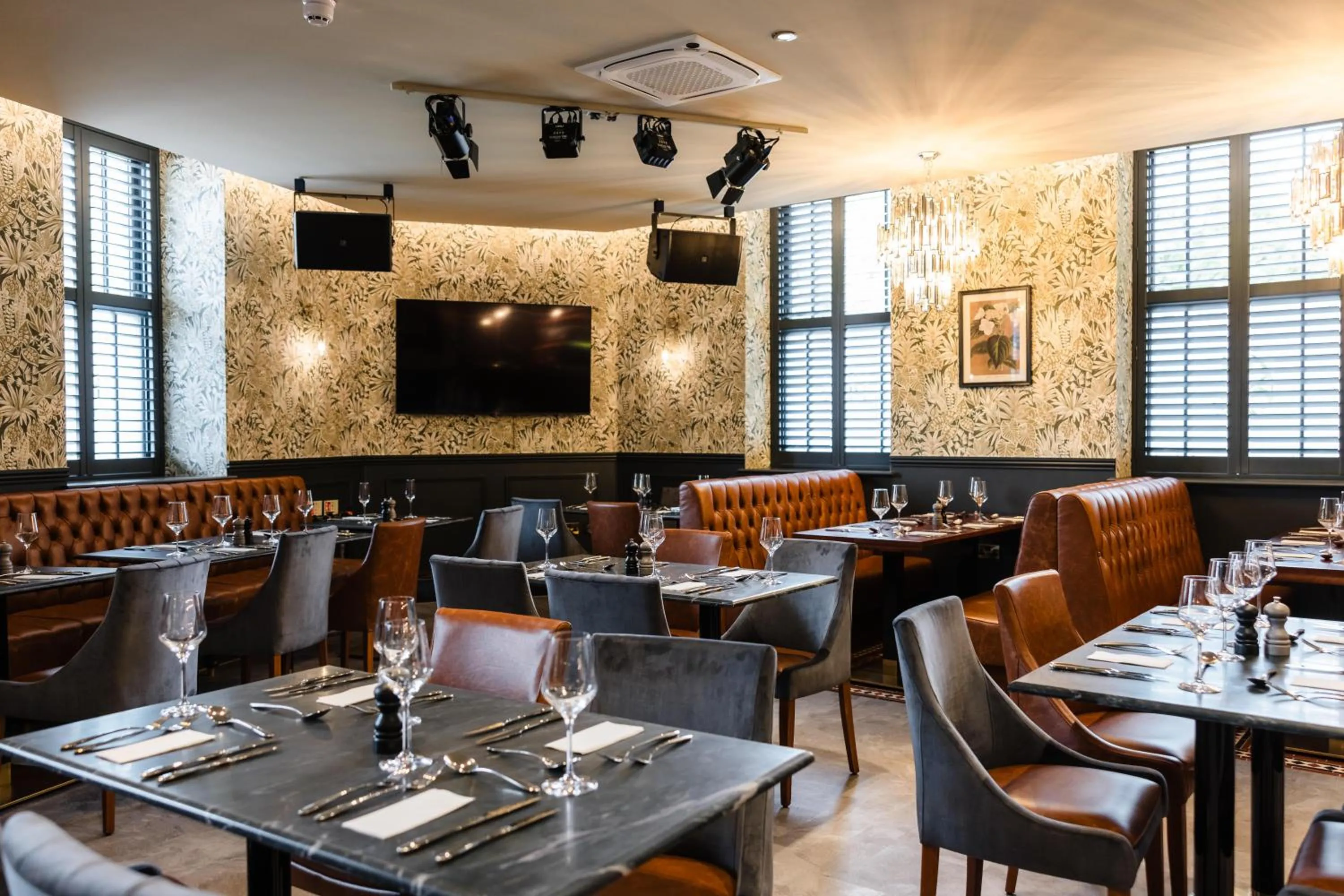 Restaurant/places to eat in Pencelli Hotel