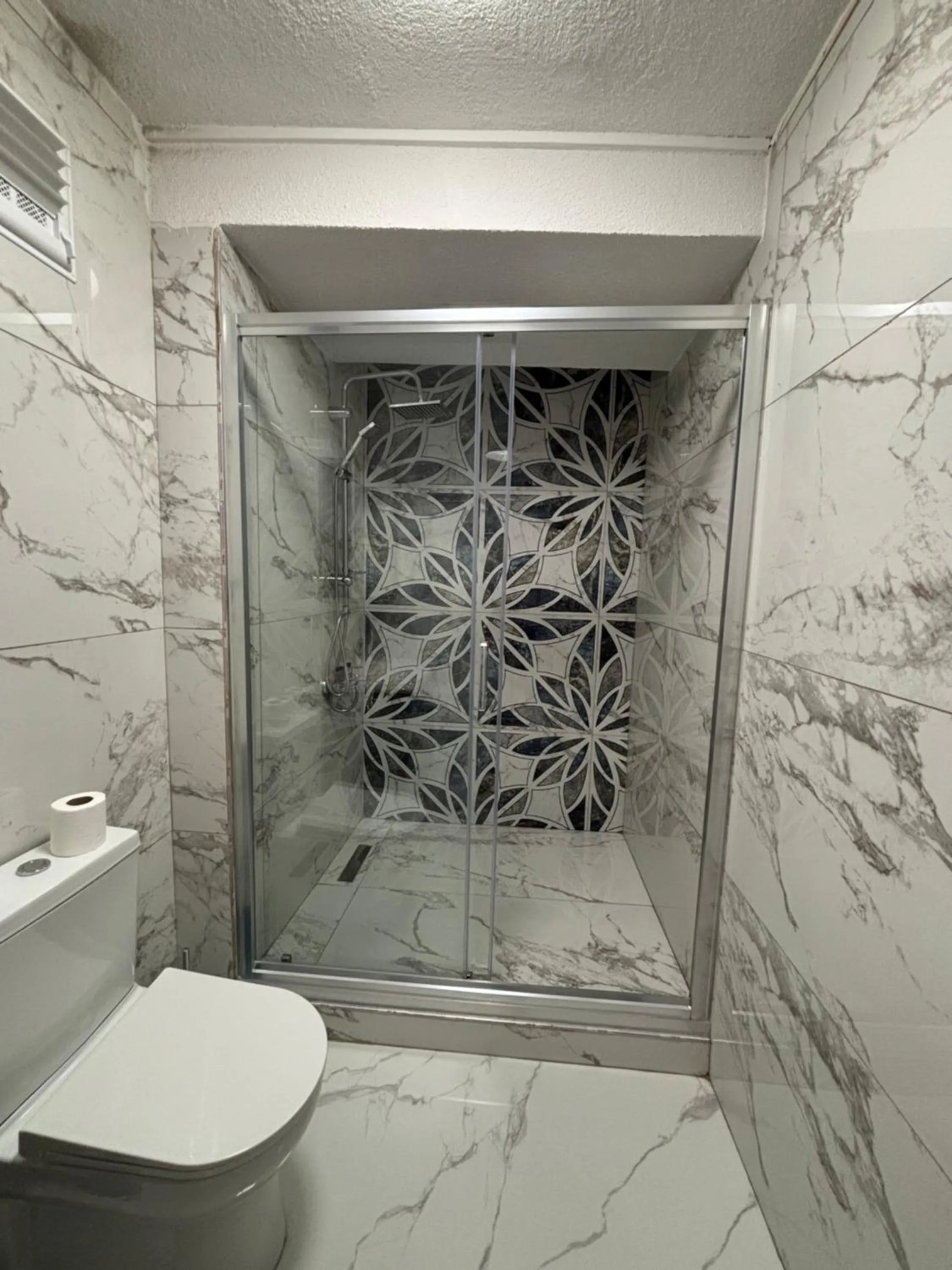 Shower in Oban Suites Istanbul