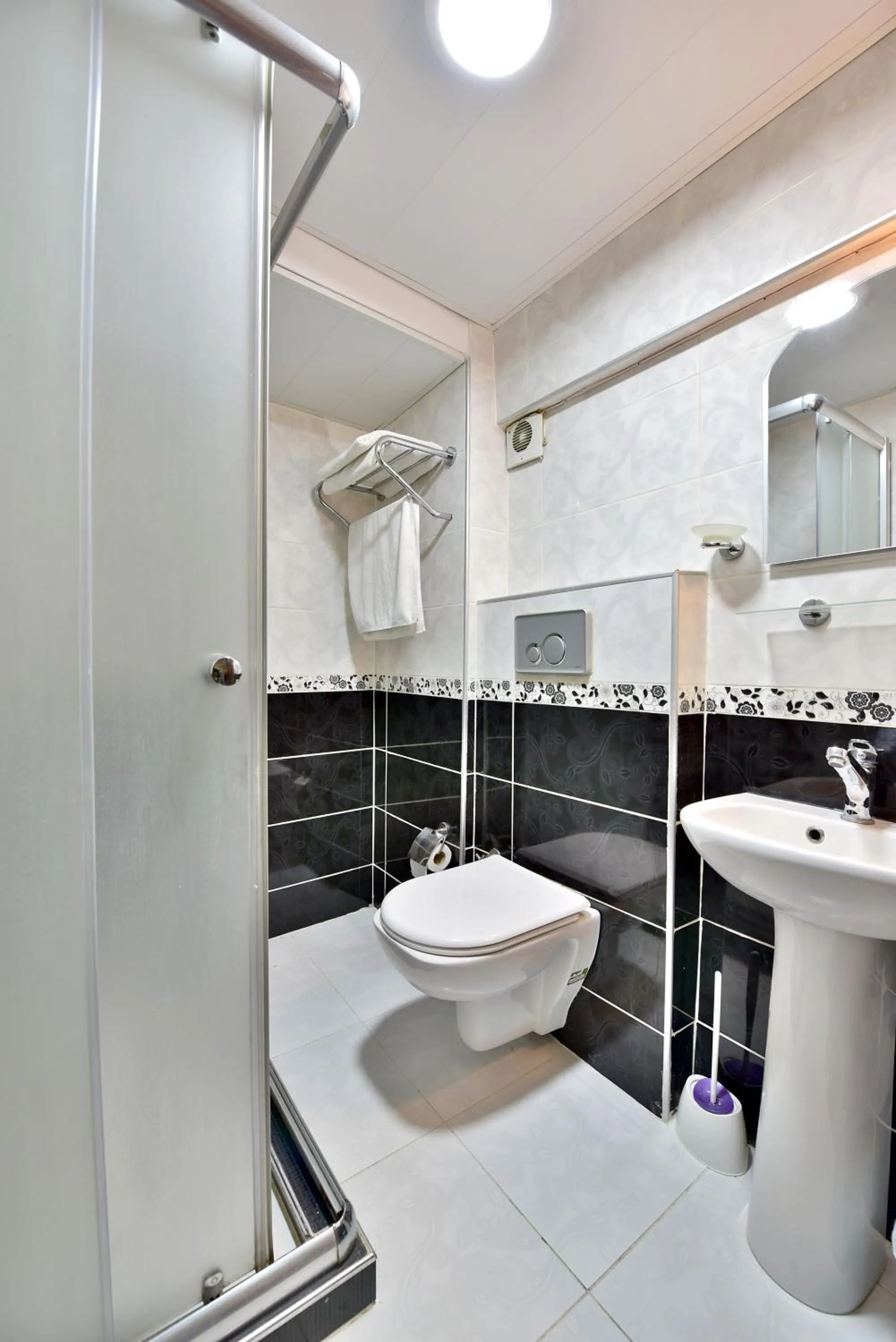 Toilet in Oban Suites Istanbul