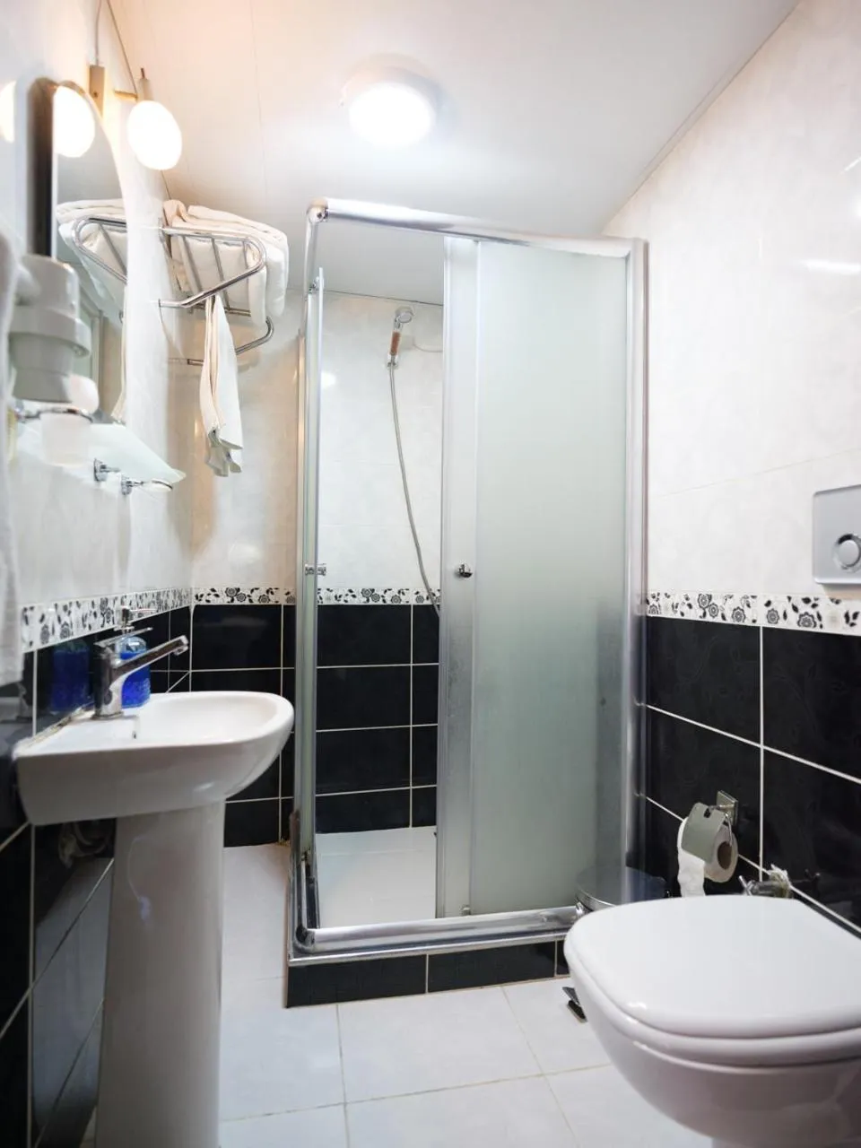 Toilet in Oban Suites Istanbul