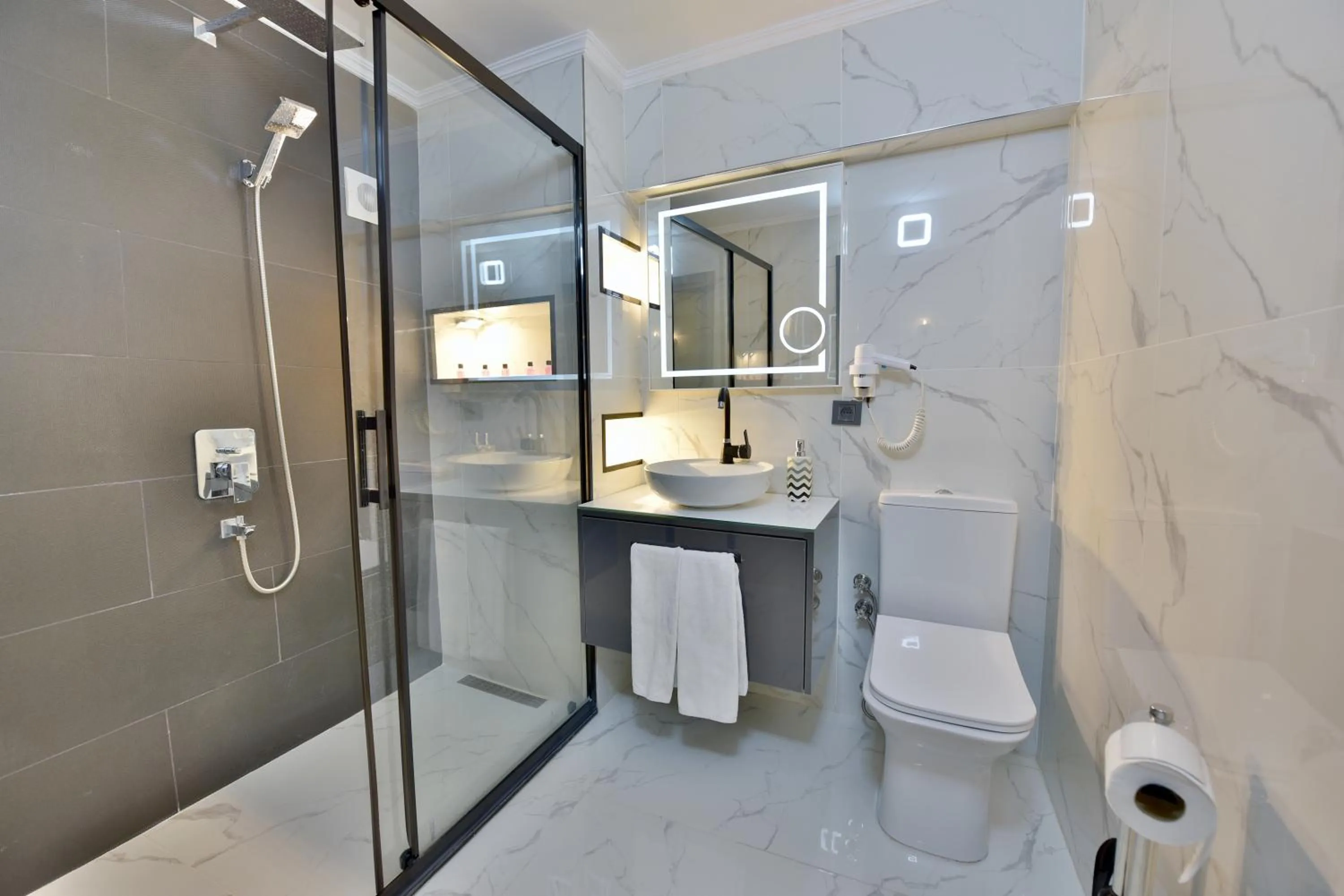 Toilet in Oban Suites Istanbul