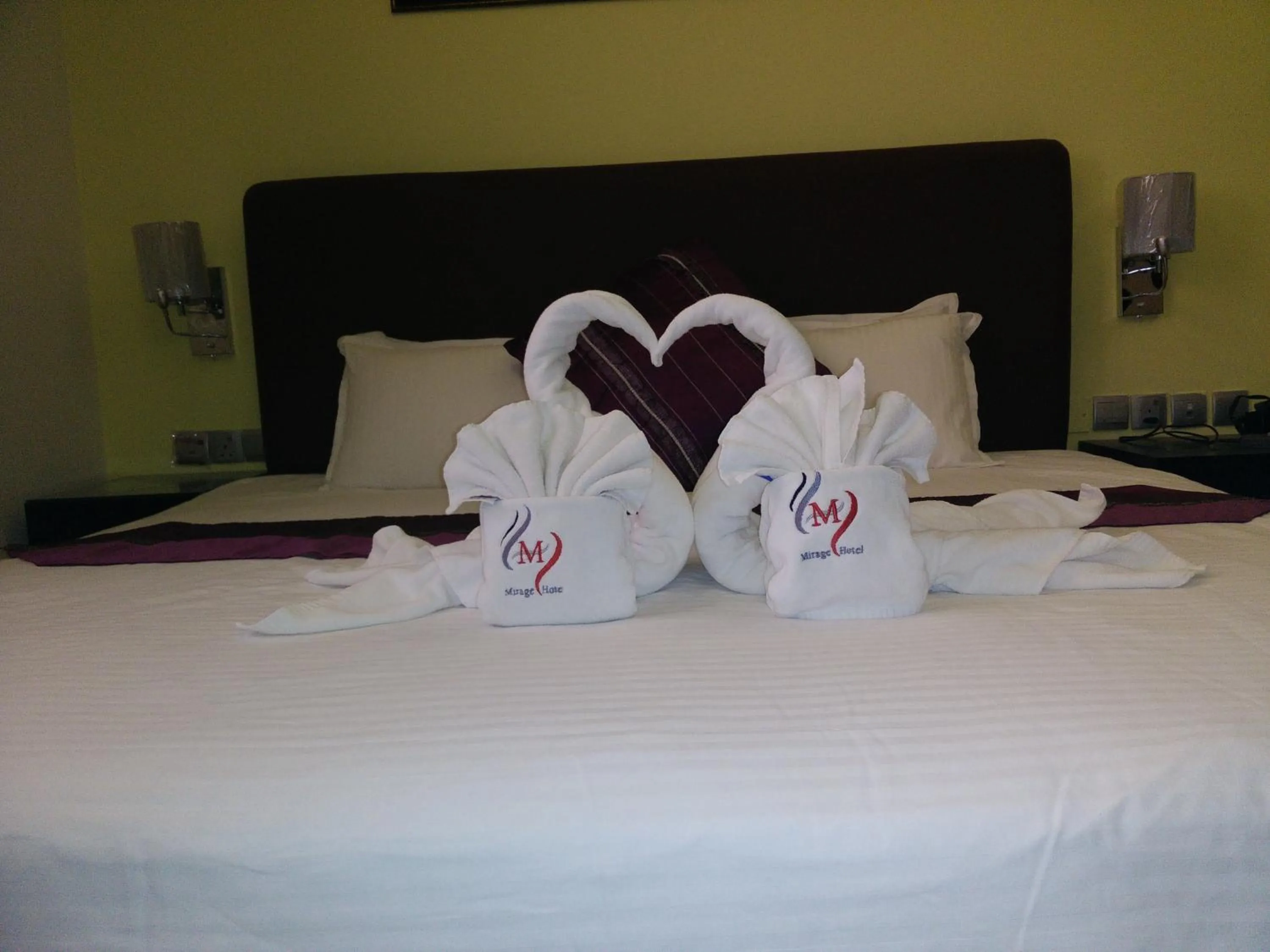 Bedroom, Bed in Mirage Hotel Al Aqah