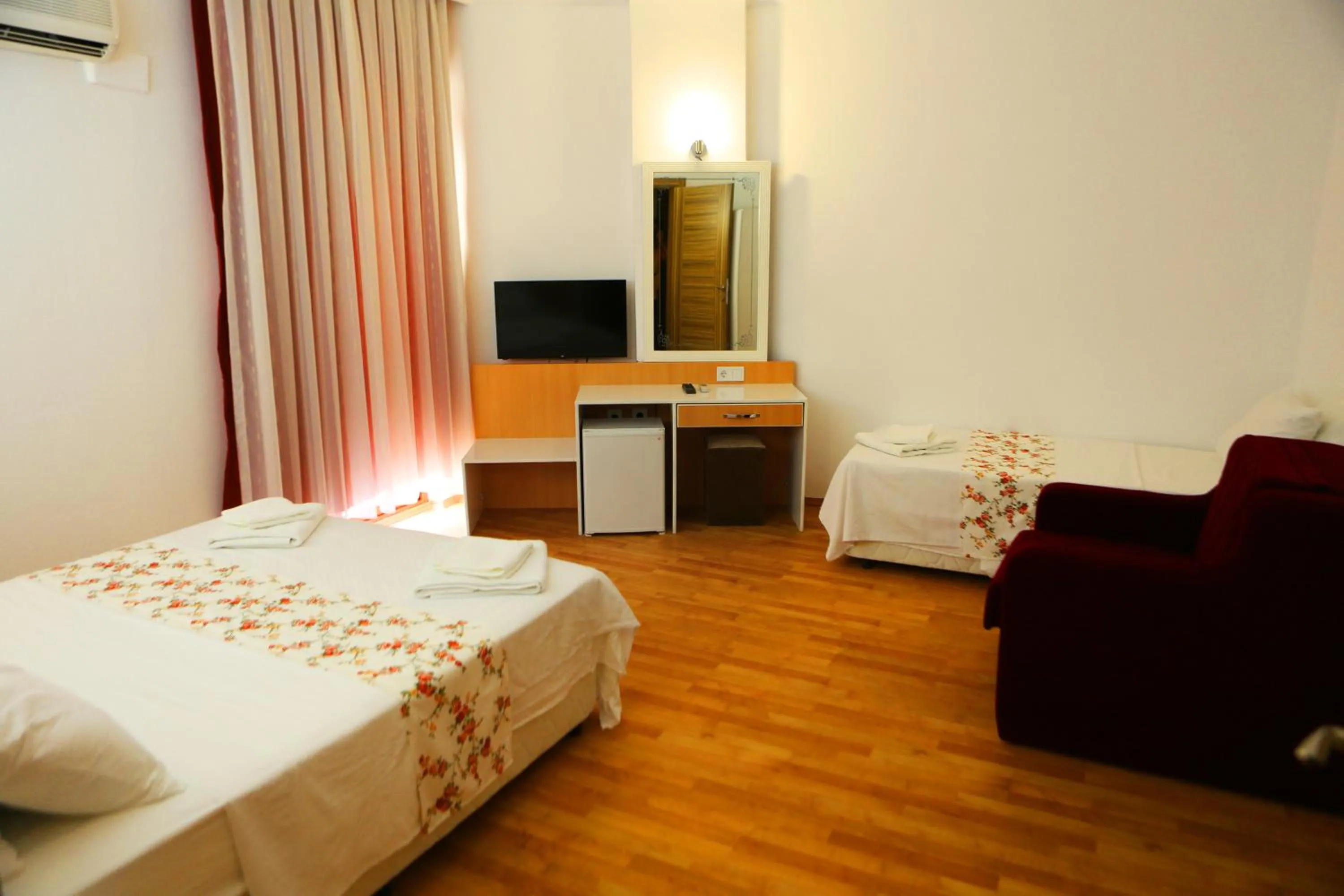 Photo of the whole room in Uğur Otel