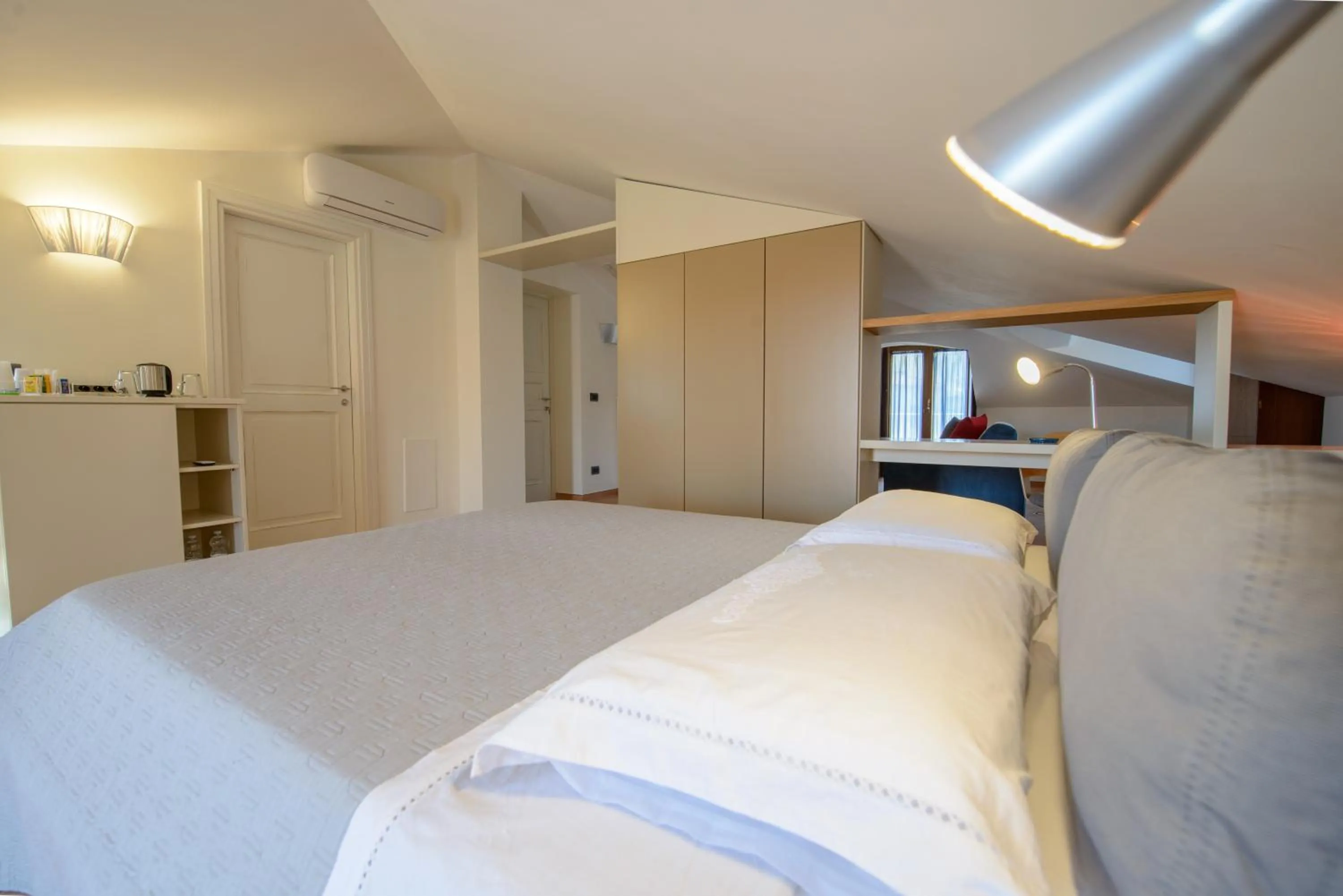 Photo of the whole room, Bed in La Bifora b&b