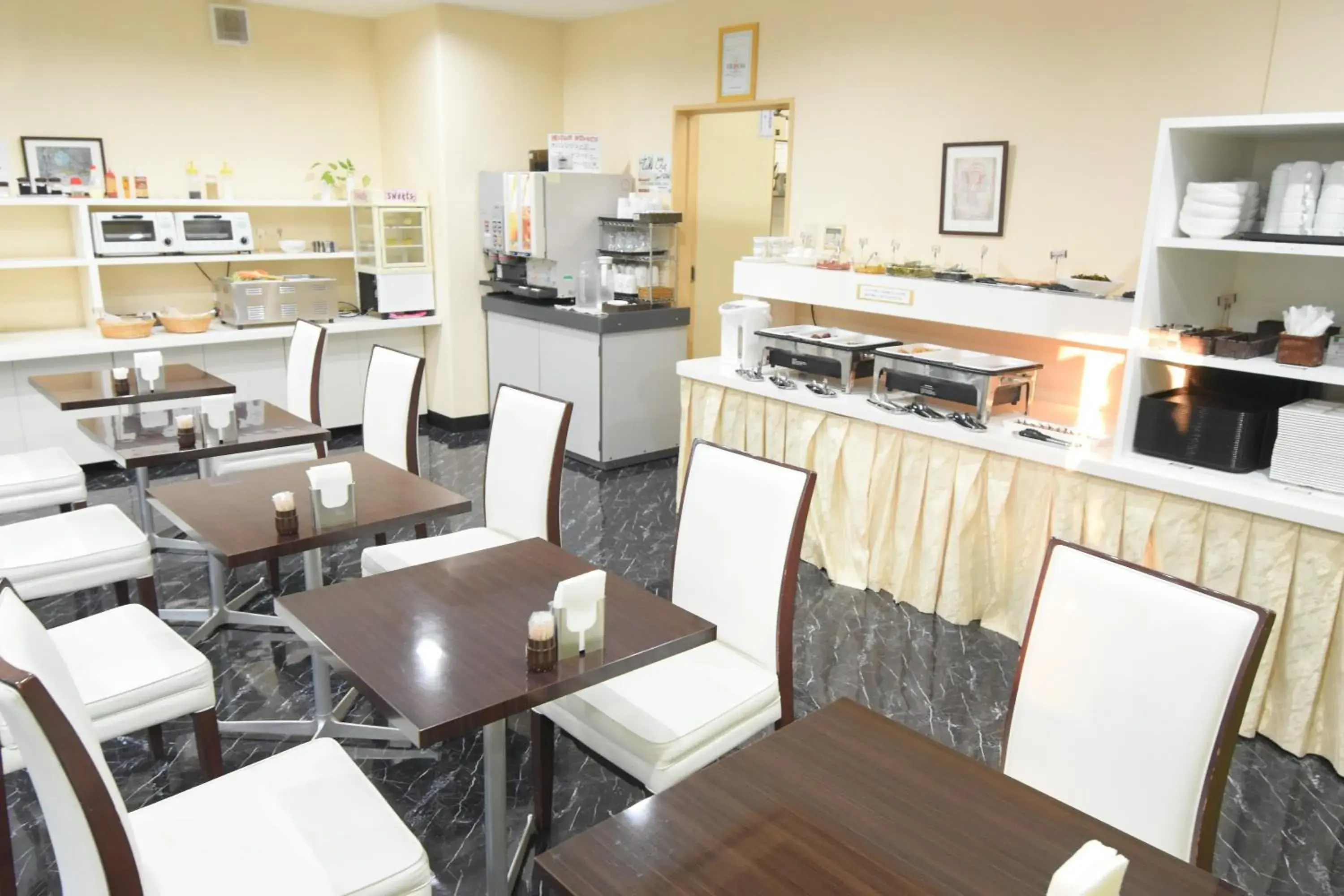 Lounge or bar in APA Hotel Miyazaki Miyakonojo Ekimae Lounge or bar in APA Hotel Miyazaki Miyakonojo Ekimae