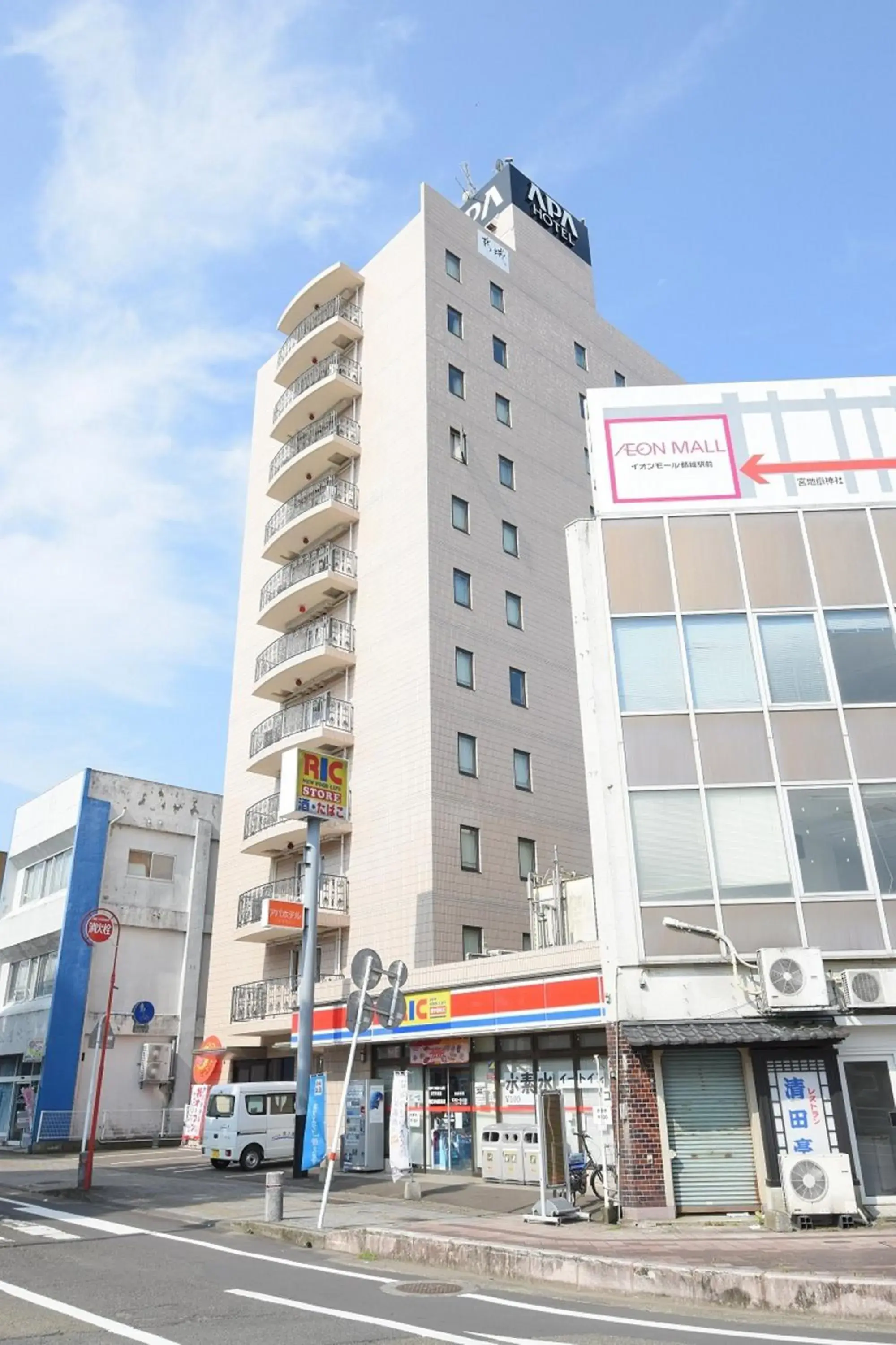 Facade/entrance in APA Hotel Miyazaki Miyakonojo Ekimae Facade/entrance in APA Hotel Miyazaki Miyakonojo Ekimae