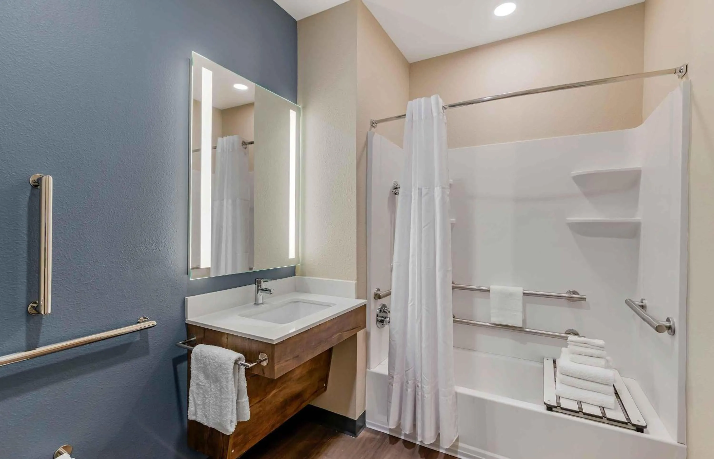 Bathroom in Extended Stay America Premier Suites - Jacksonville - Airport
