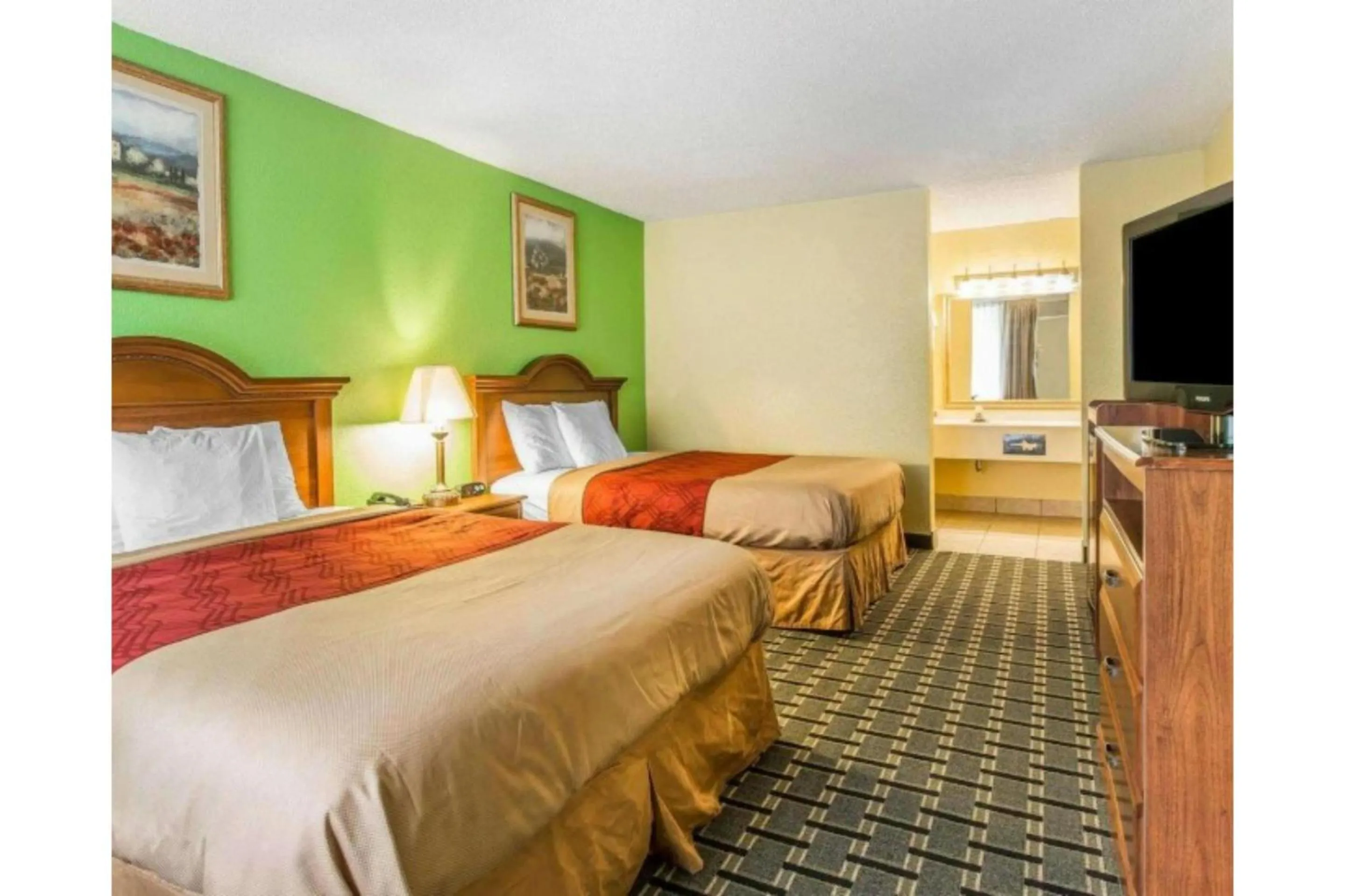 Bedroom, Bed in Travelers Inn Douglas By OYO US-441