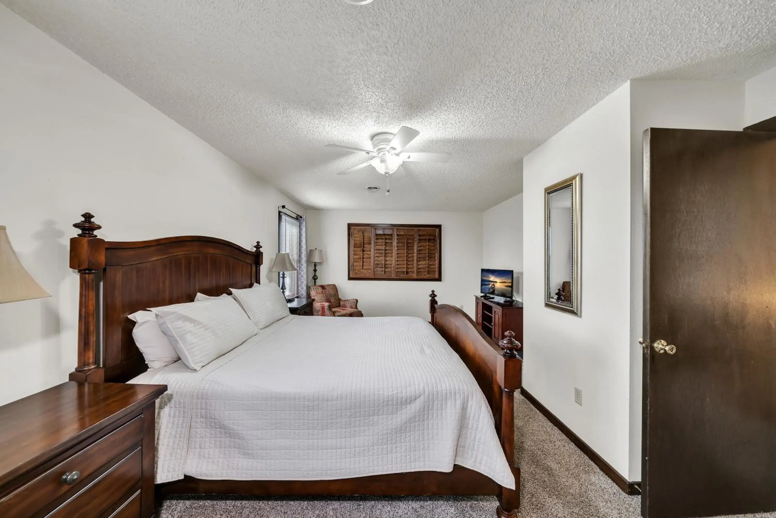 Bed in Coosawattee River Resort Bed in Coosawattee River Resort