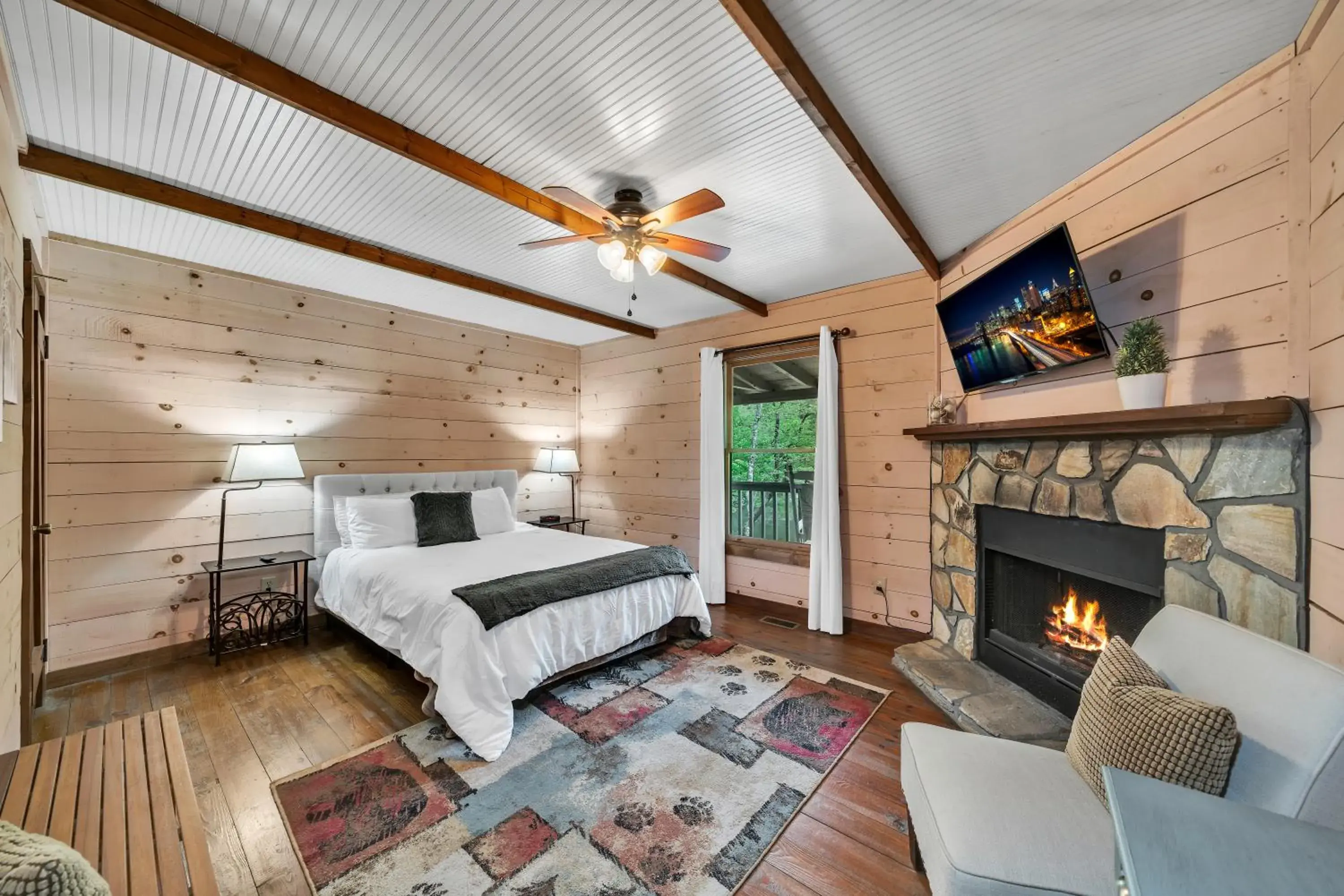 Bed in Coosawattee River Resort Bed in Coosawattee River Resort