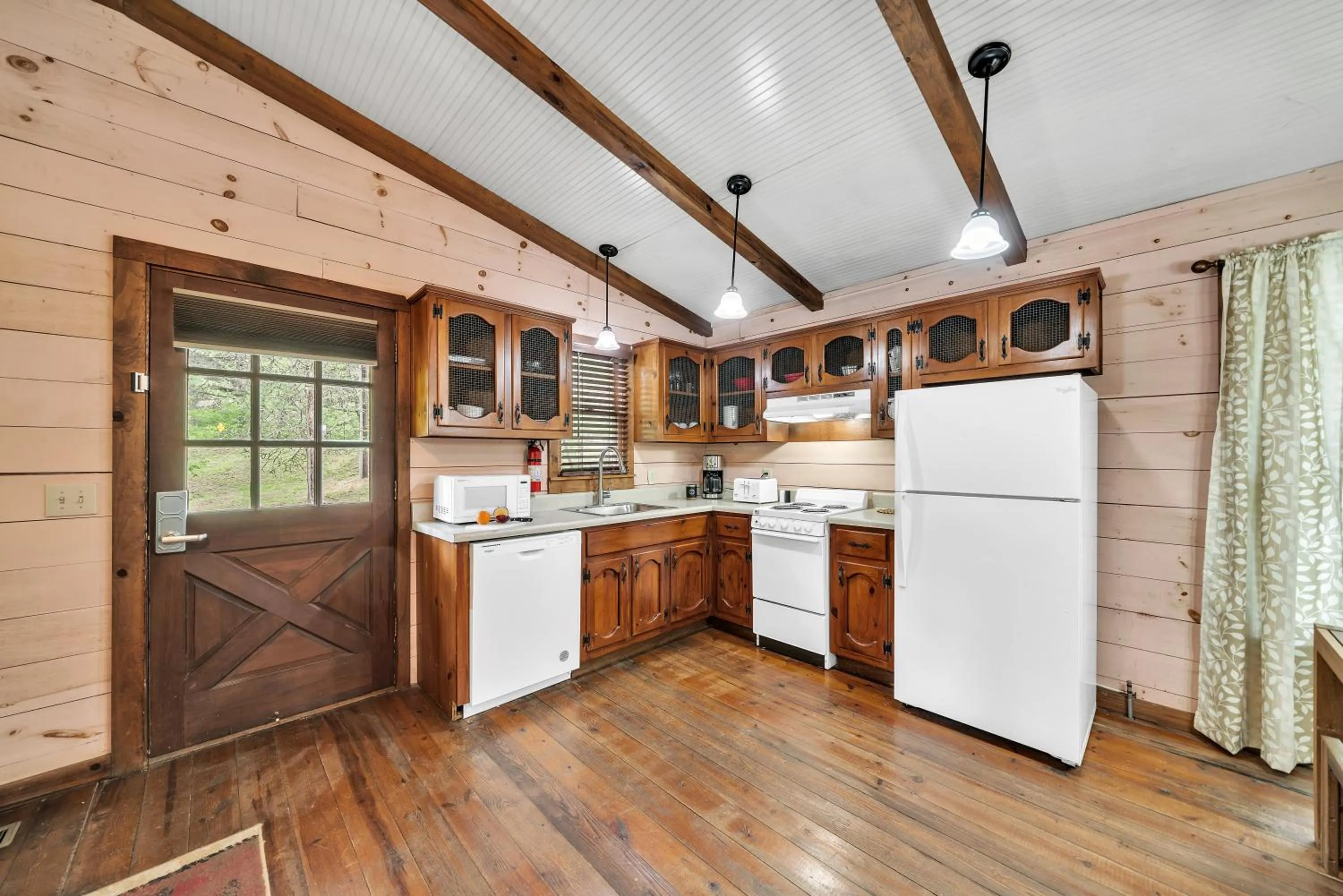 Kitchen or kitchenette in Coosawattee River Resort