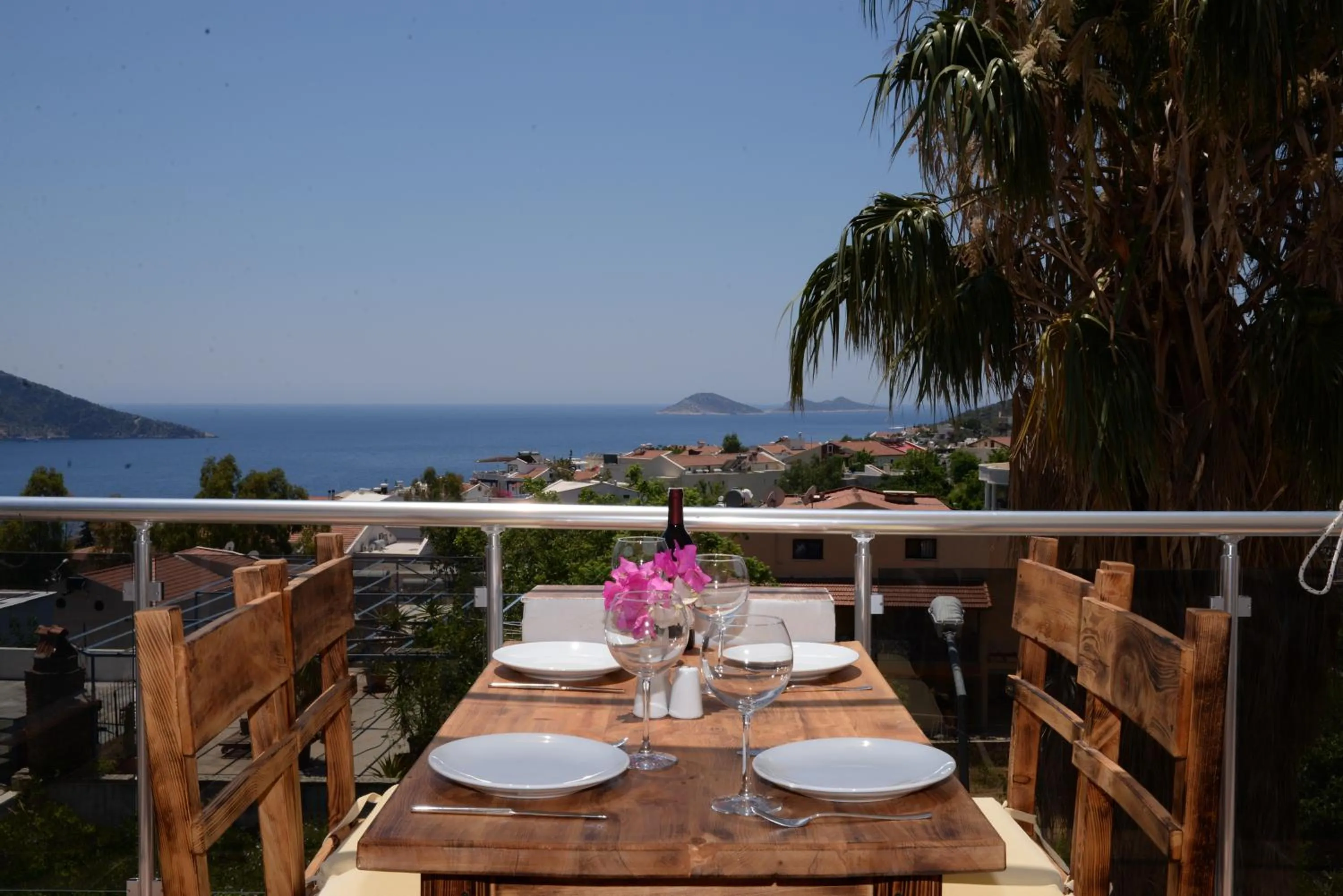 Restaurant/places to eat in Neruda Hotel