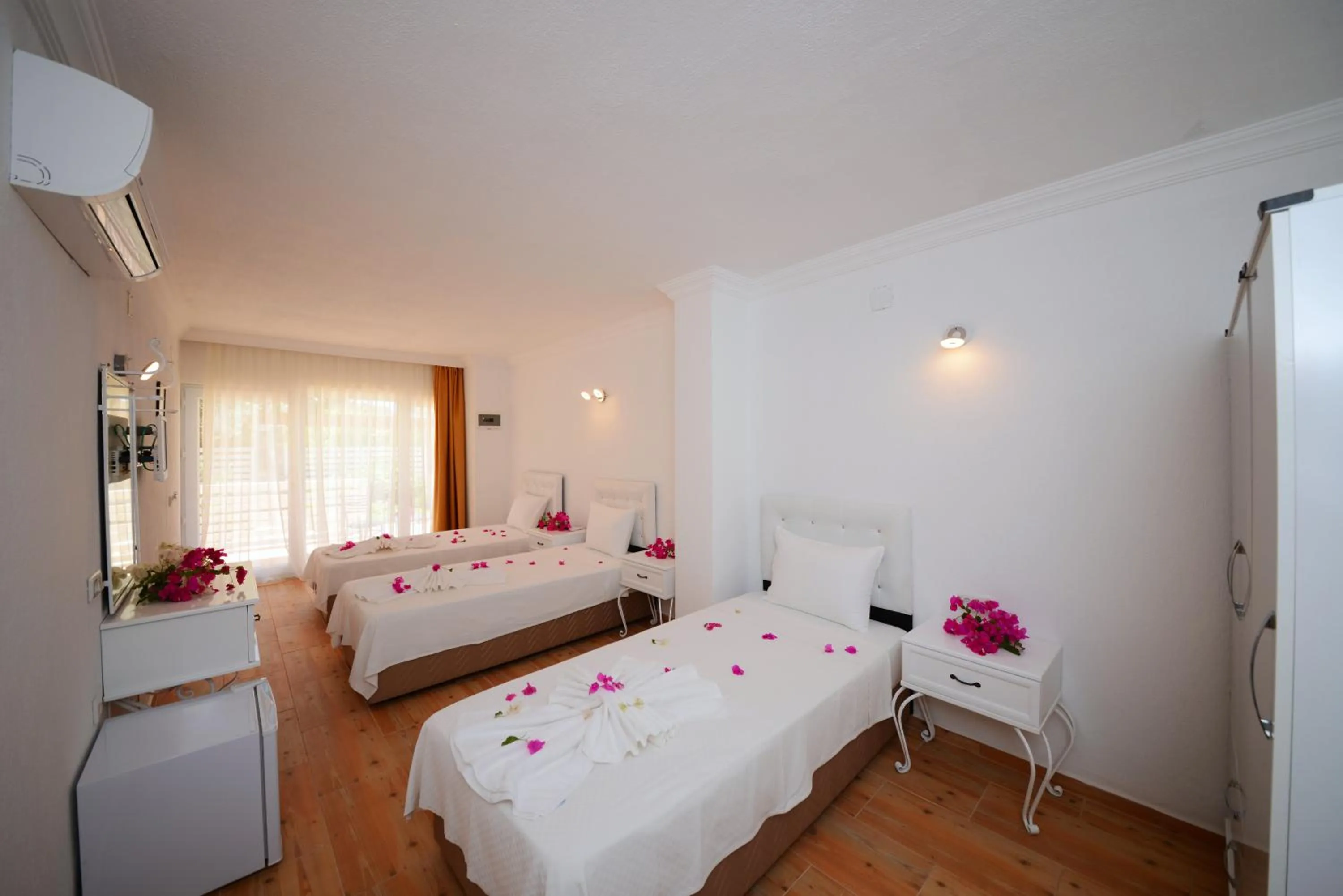 Photo of the whole room, Bed in Neruda Hotel