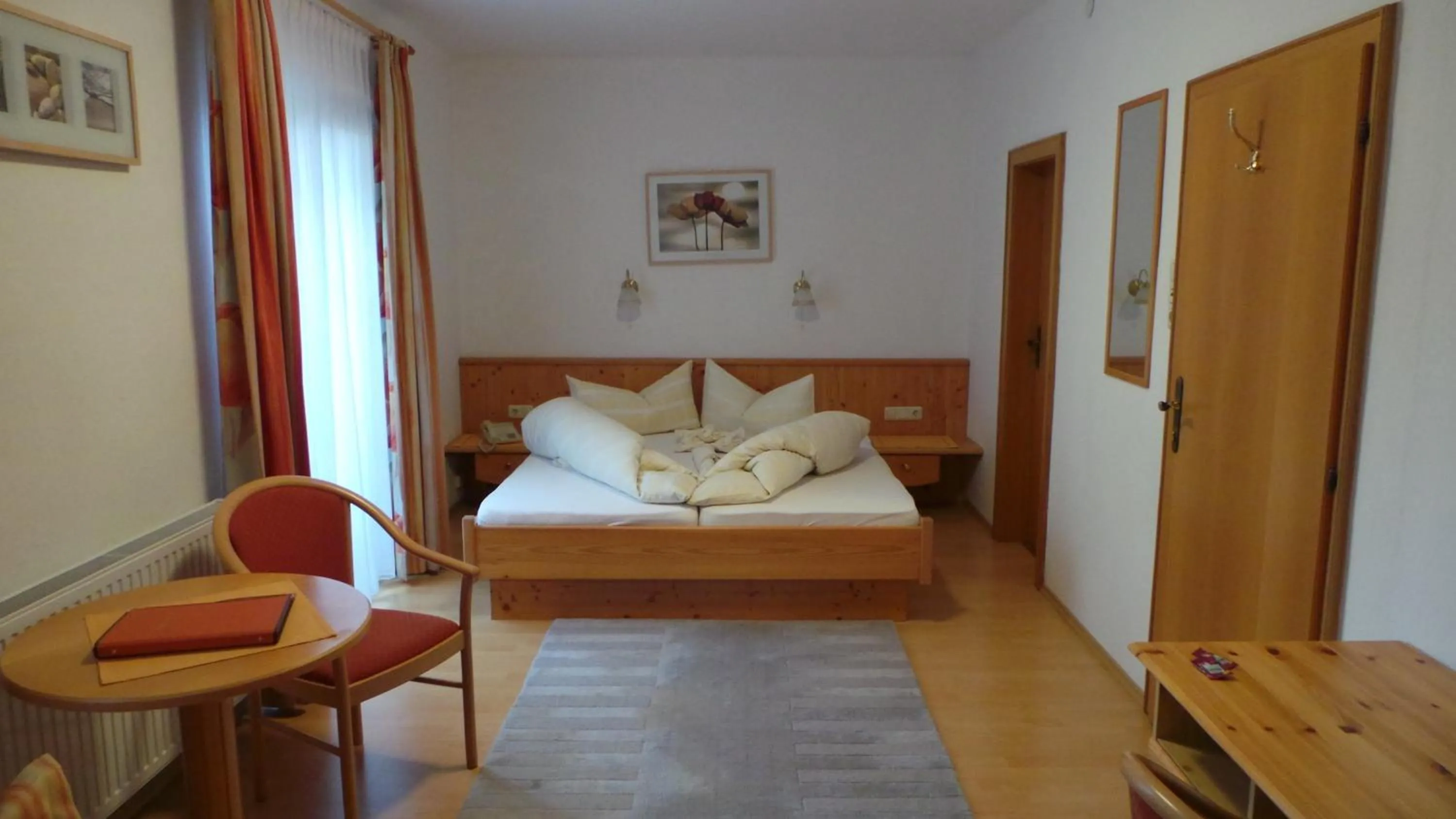Photo of the whole room, Bed in Hotel Hörlgut
