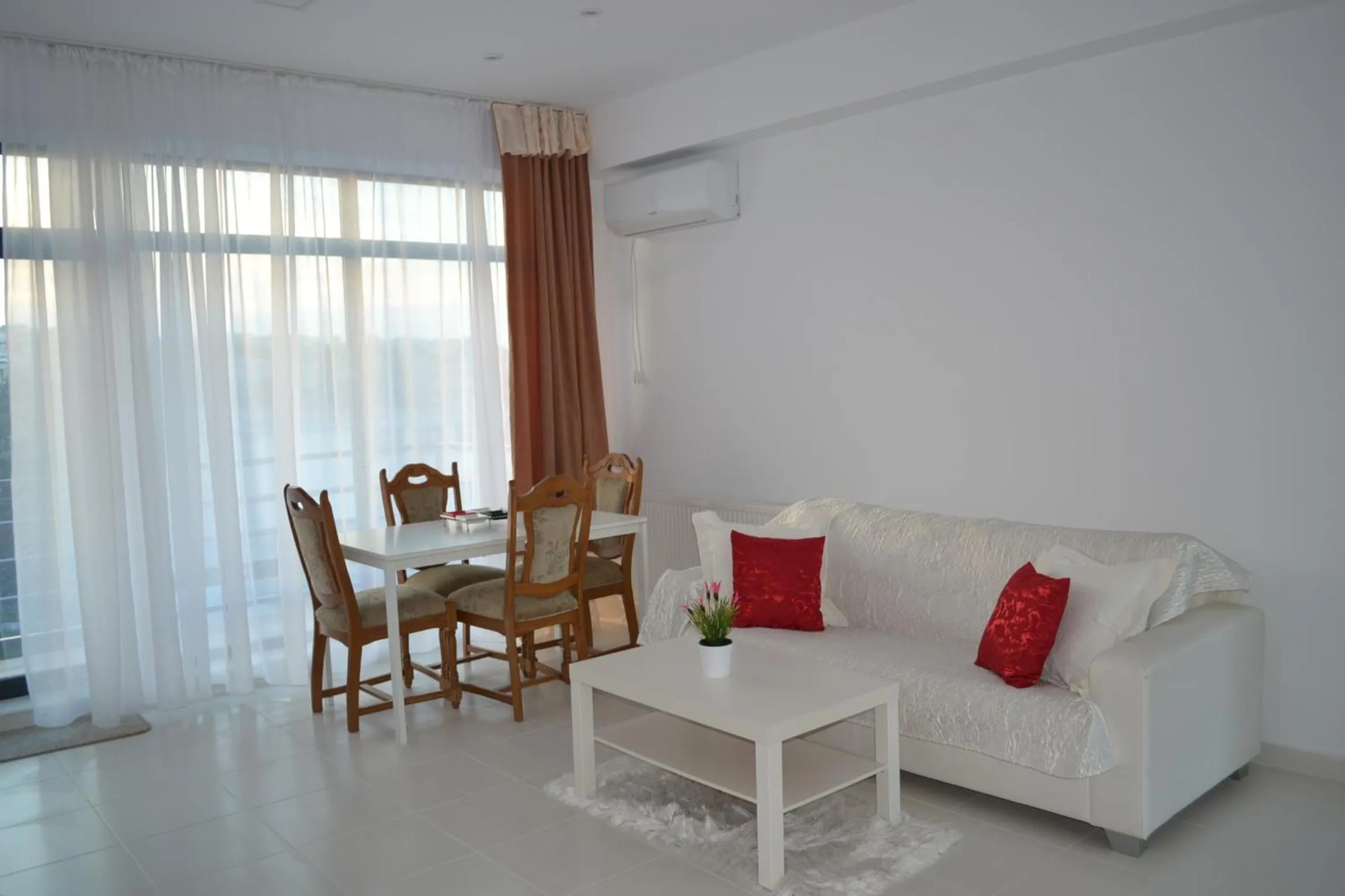 Dining area in City Park Residence