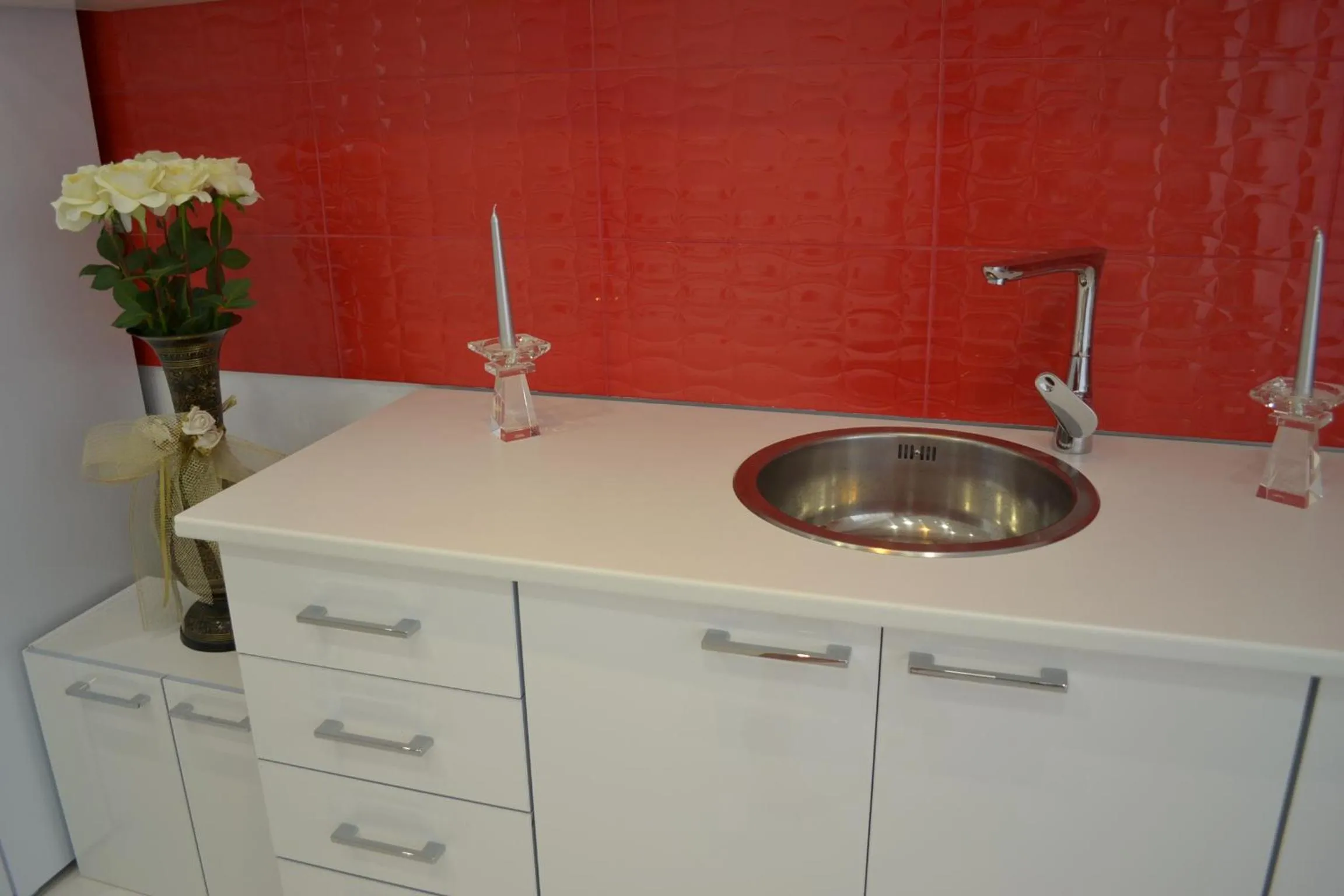 Communal kitchen in City Park Residence
