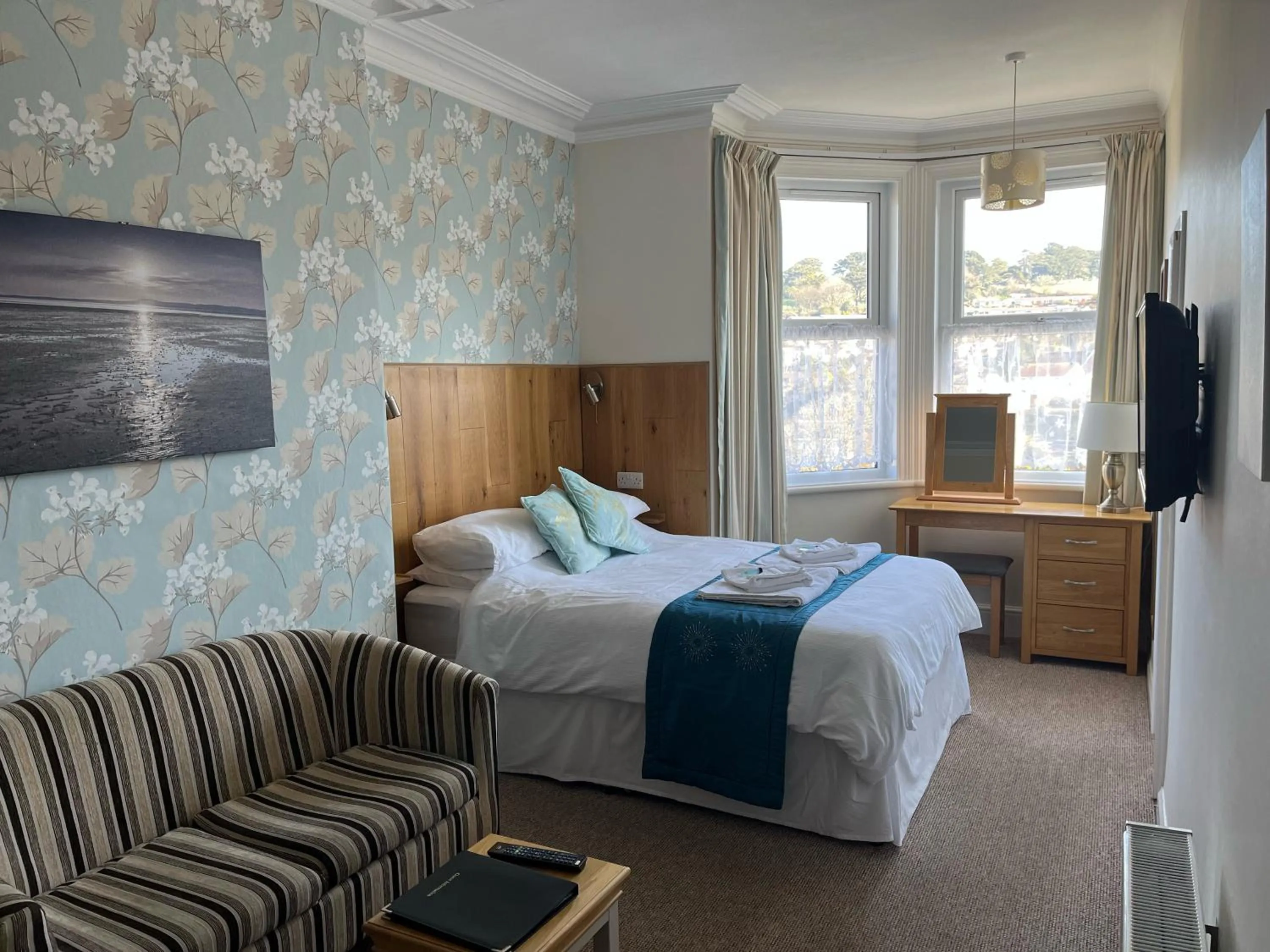 Bedroom, Bed in Cairn House