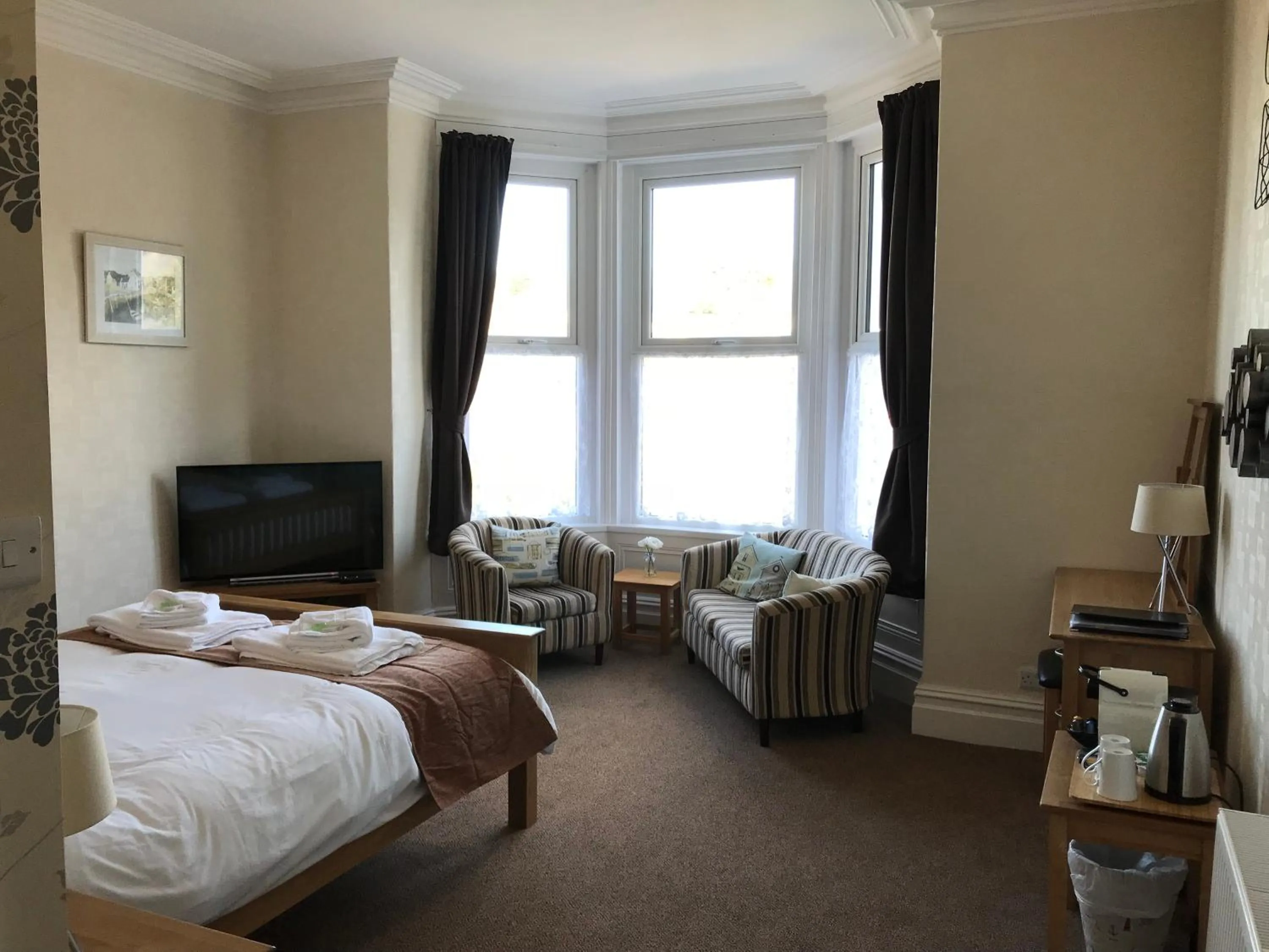 Seating area, Bed in Cairn House