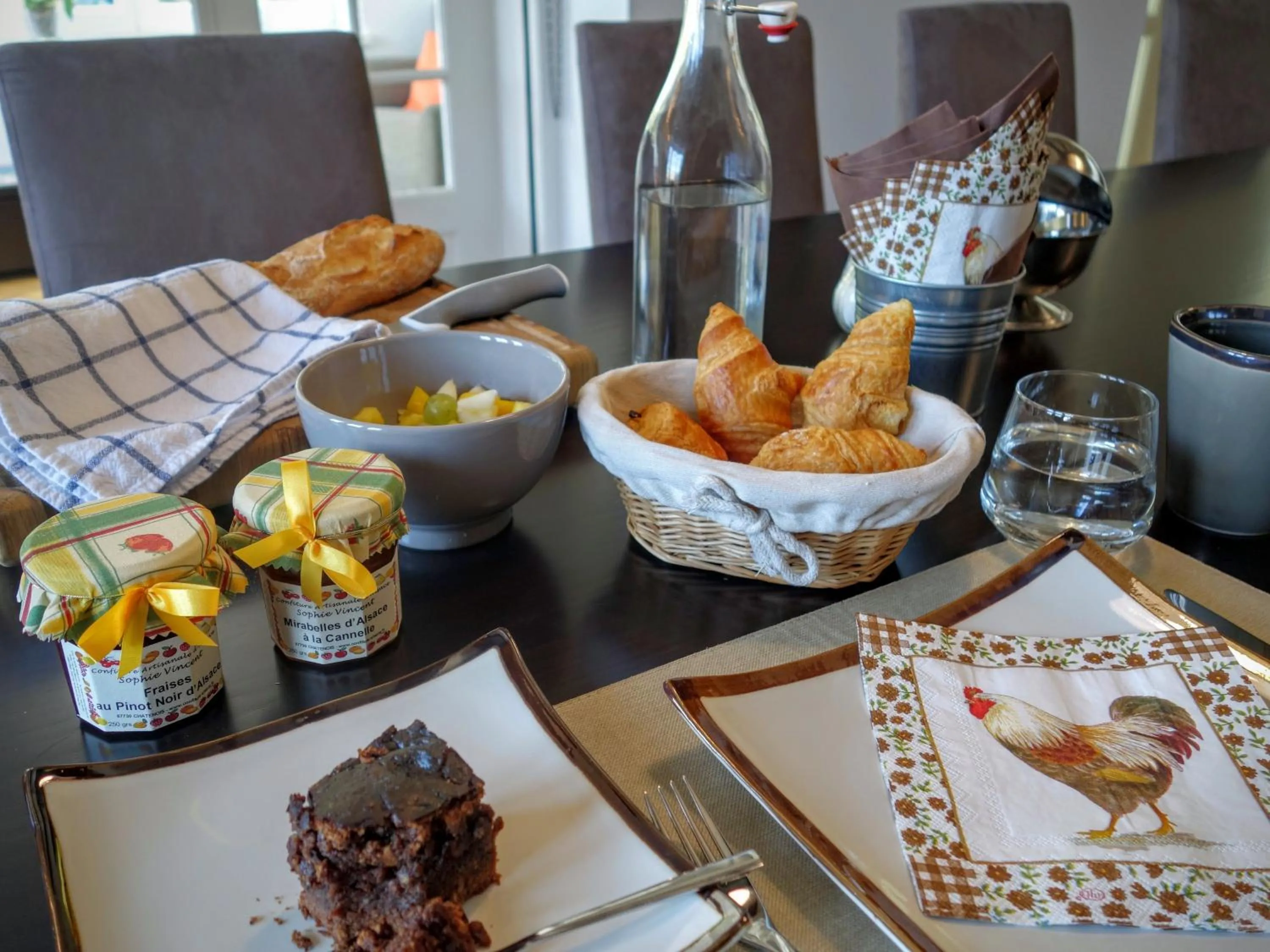 Food and drinks in La Villa Du Coteau