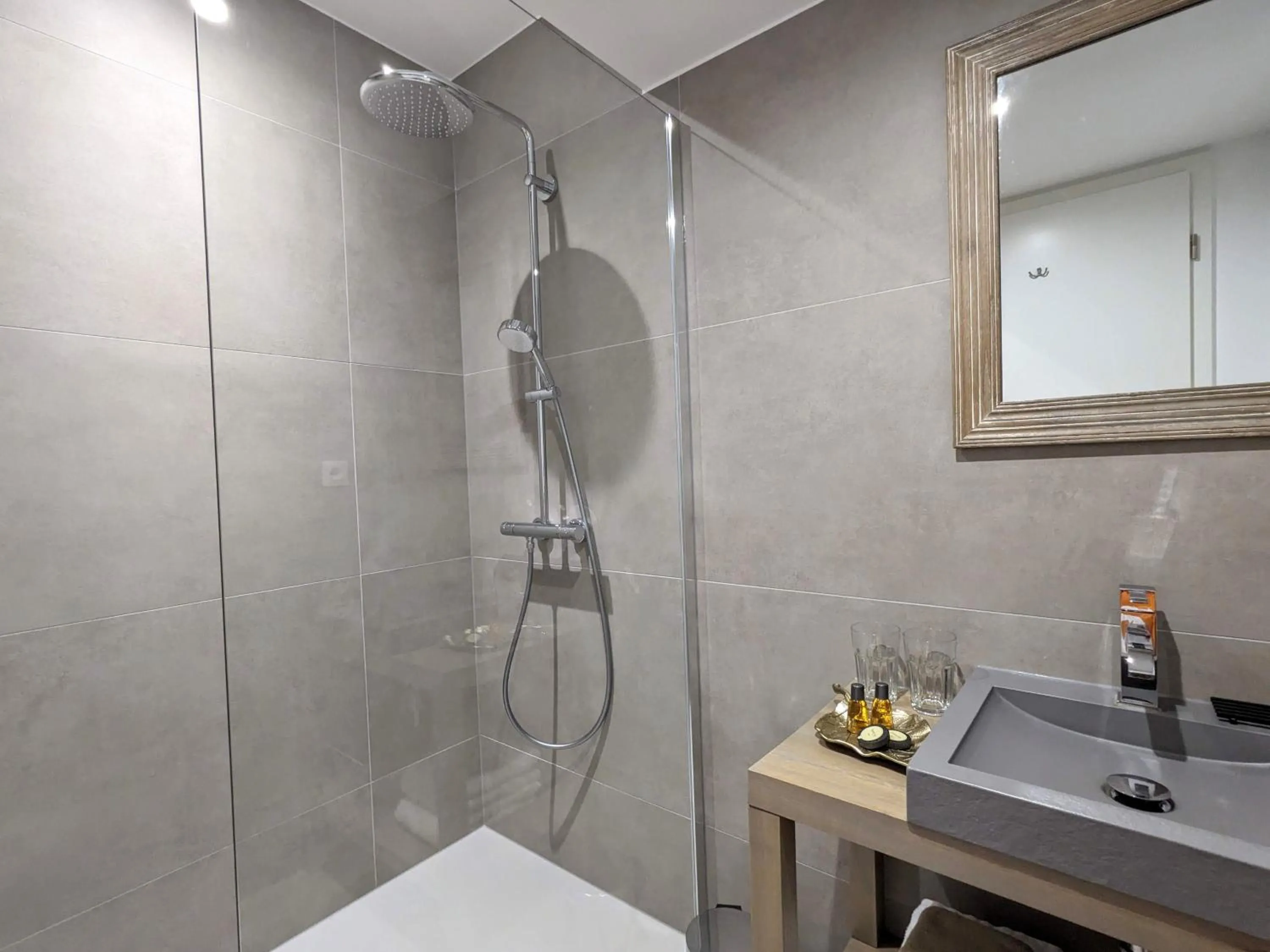 Shower in La Villa Du Coteau