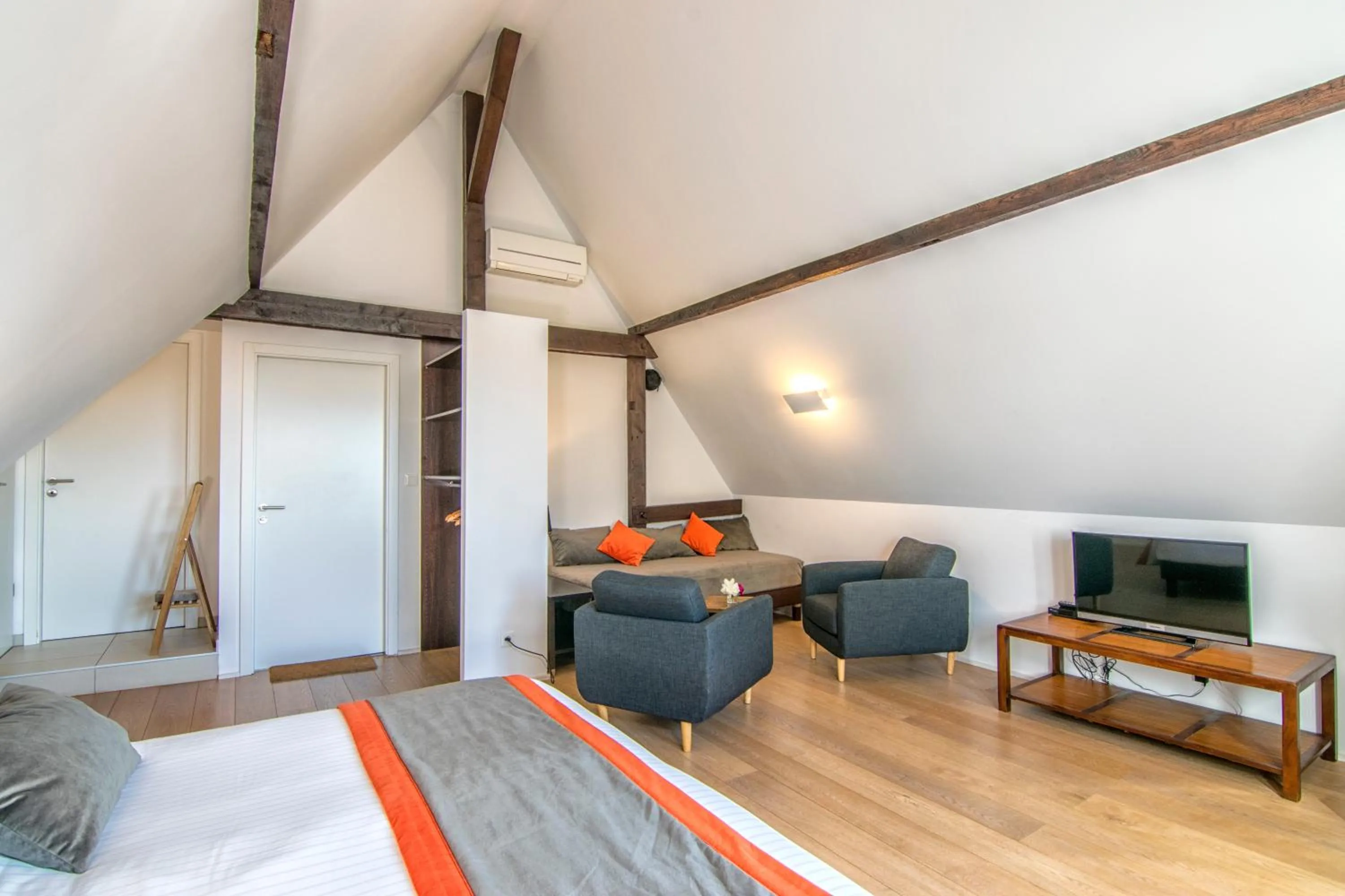 TV and multimedia in La Villa Du Coteau