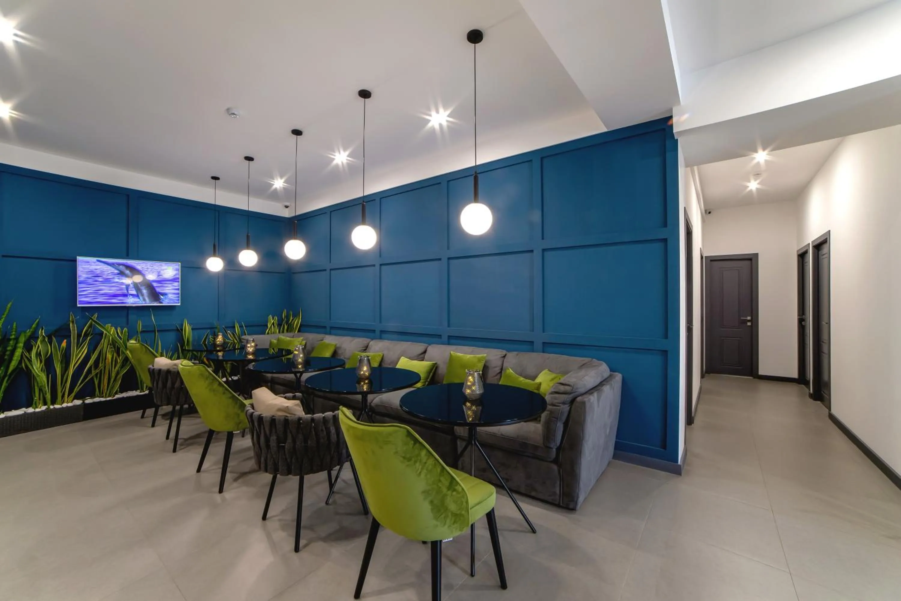 Communal lounge/ TV room in Benefice Hotel Yerevan-通緝