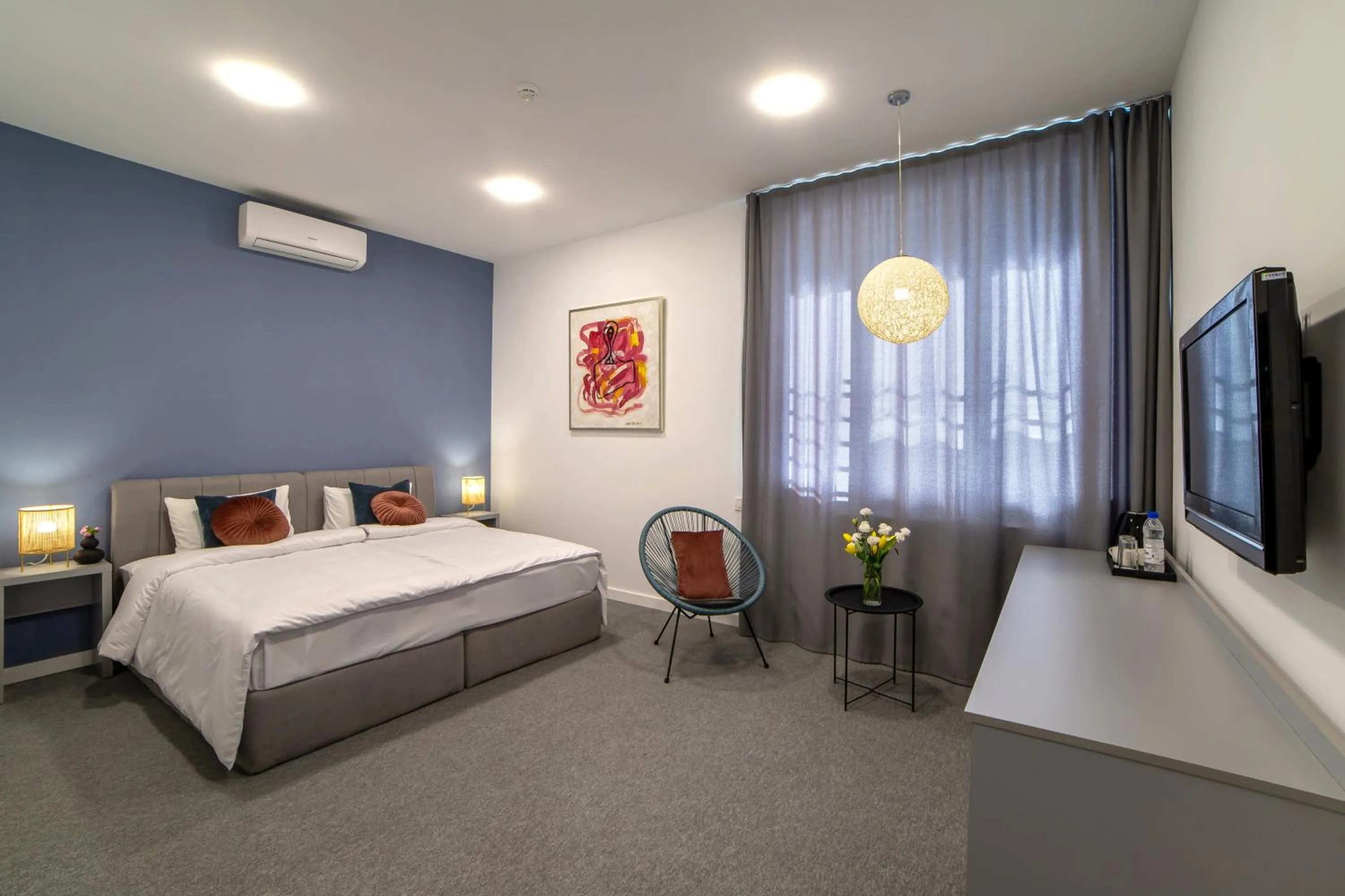 Photo of the whole room, Bed in Benefice Hotel Yerevan-通緝