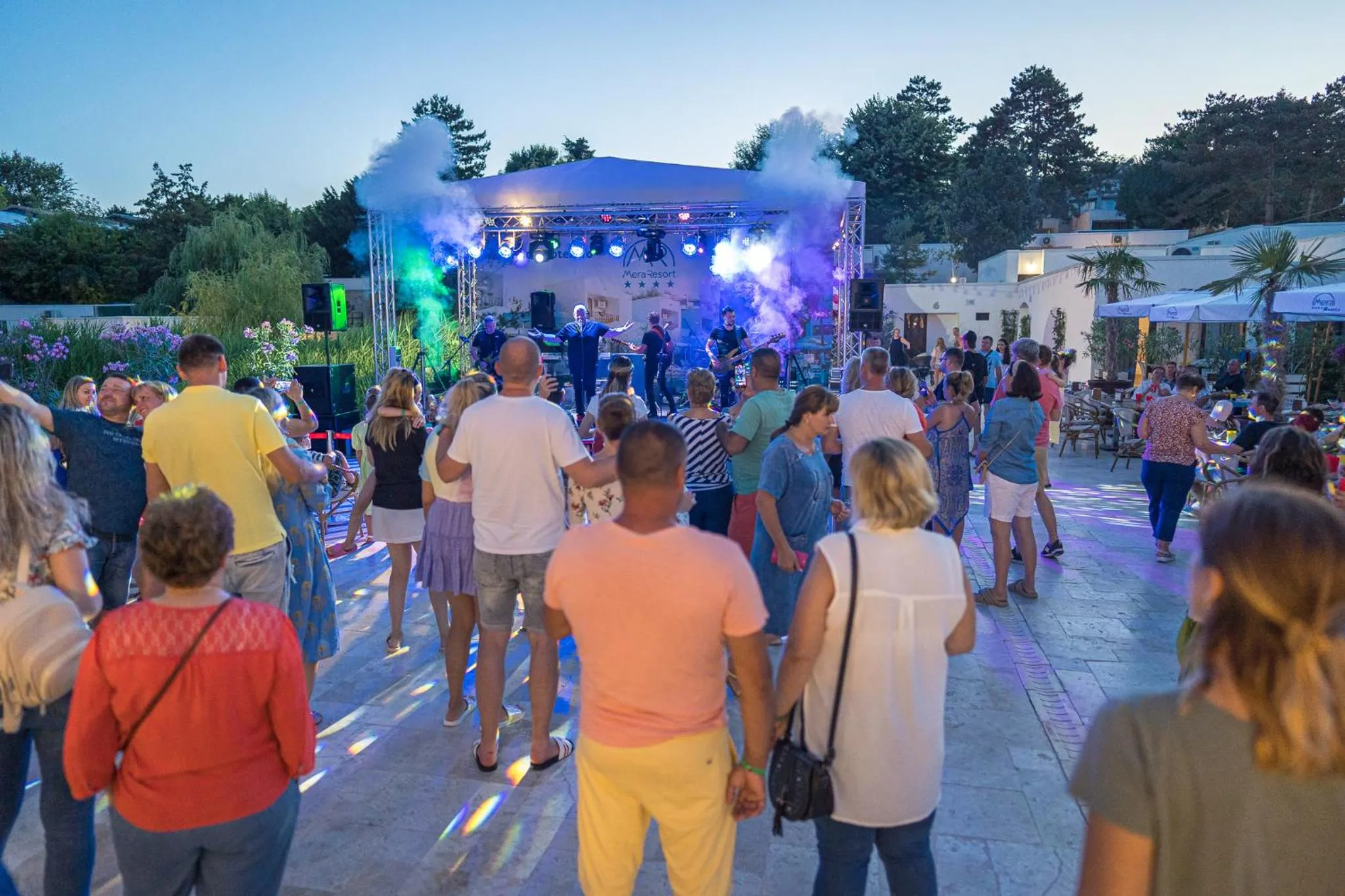 Evening entertainment in Mera Resort