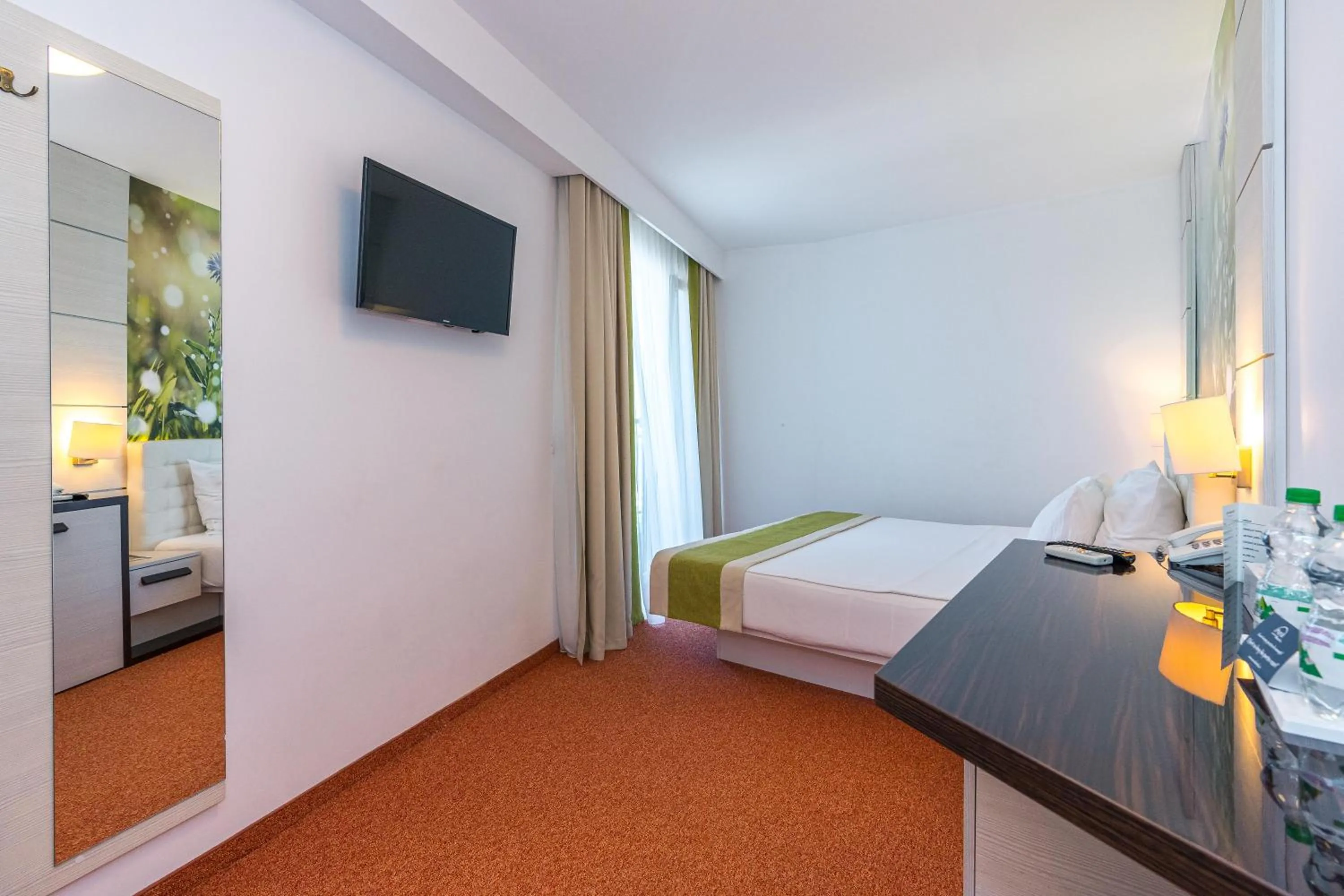 Bedroom, Bed in Mera Resort