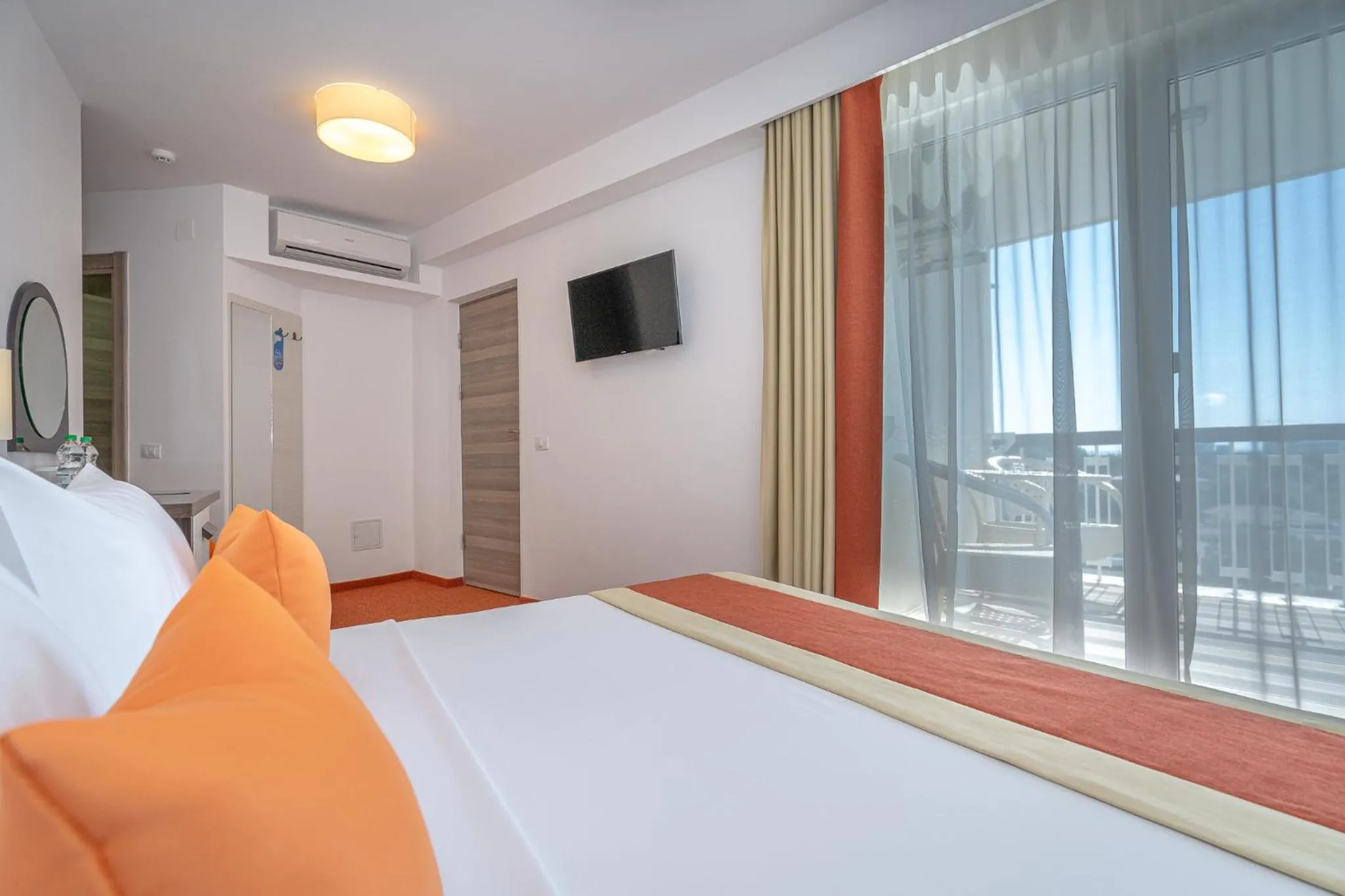 Bedroom, Bed in Mera Resort