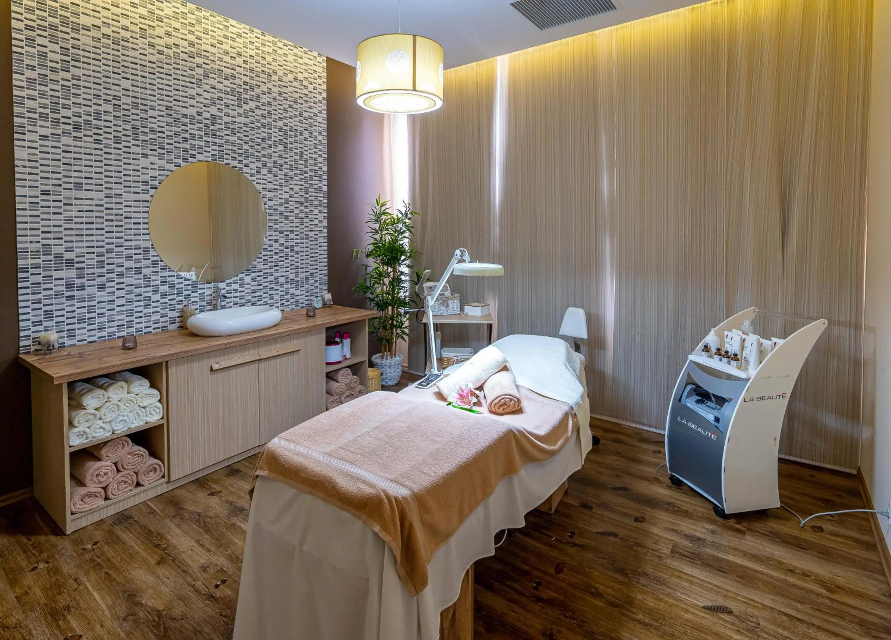 Massage, Bed in Mera Resort