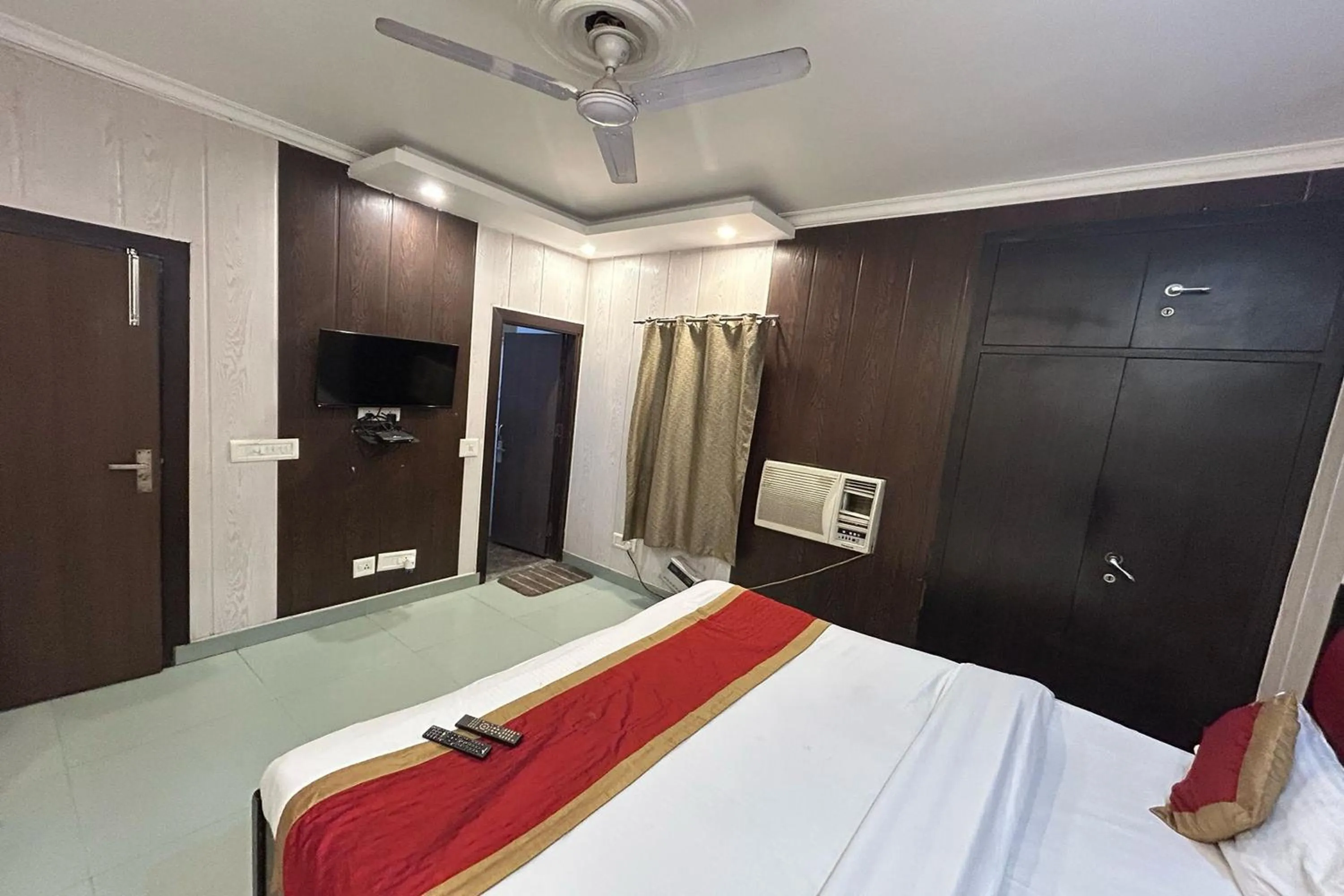 Hotel B K House