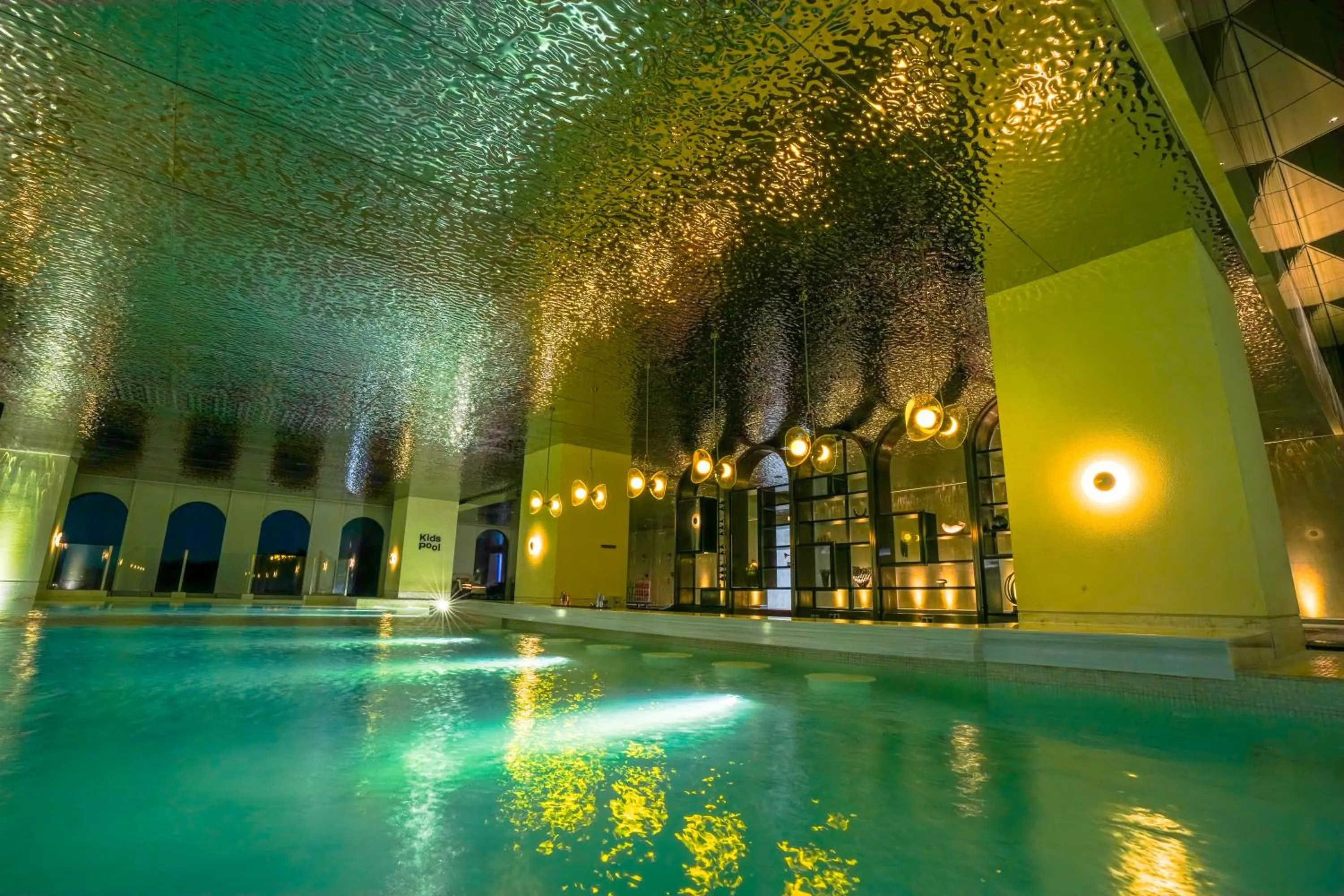 Swimming pool in Arjuna Solitaire Hotel