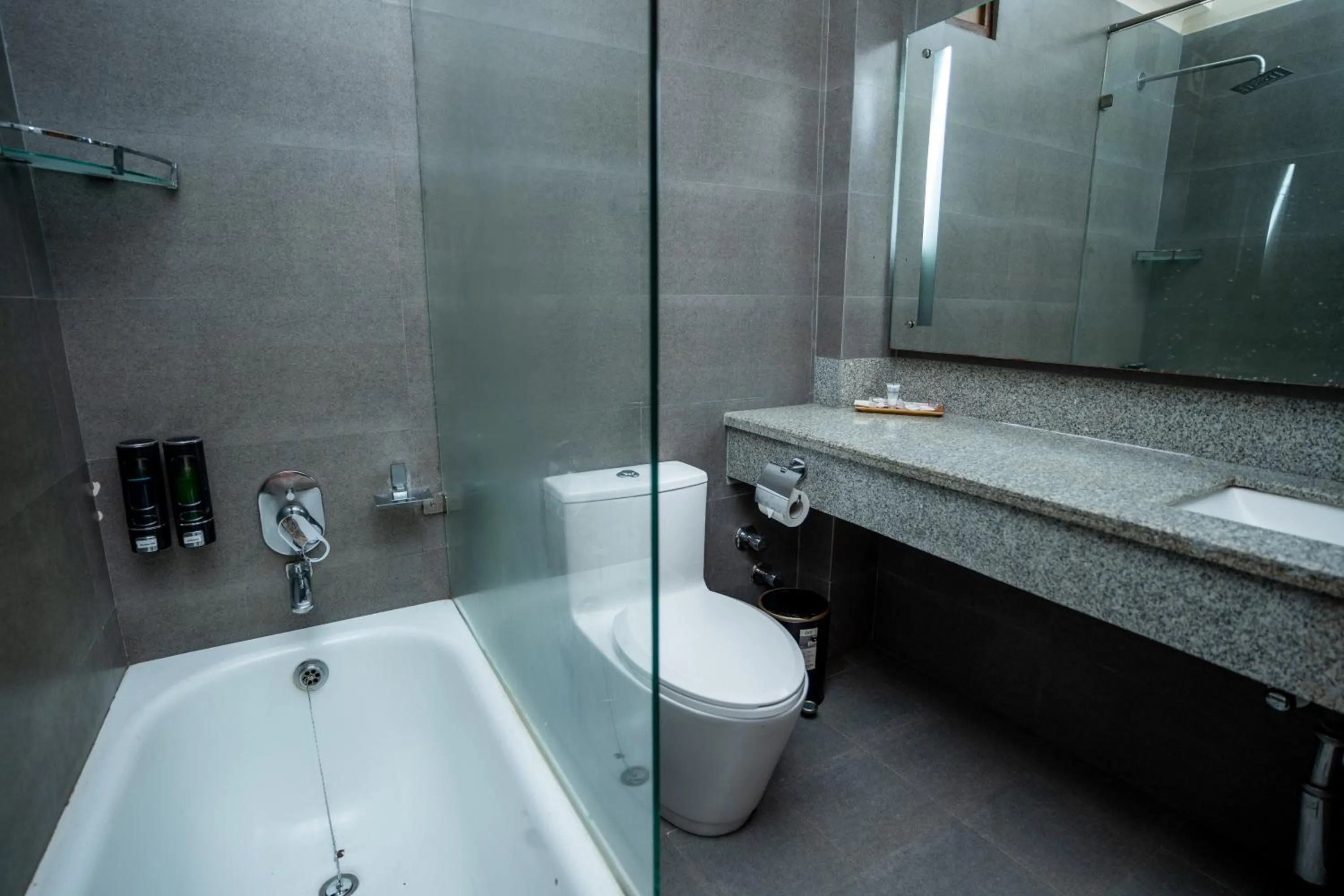 Bath in Hotel Marcopolo